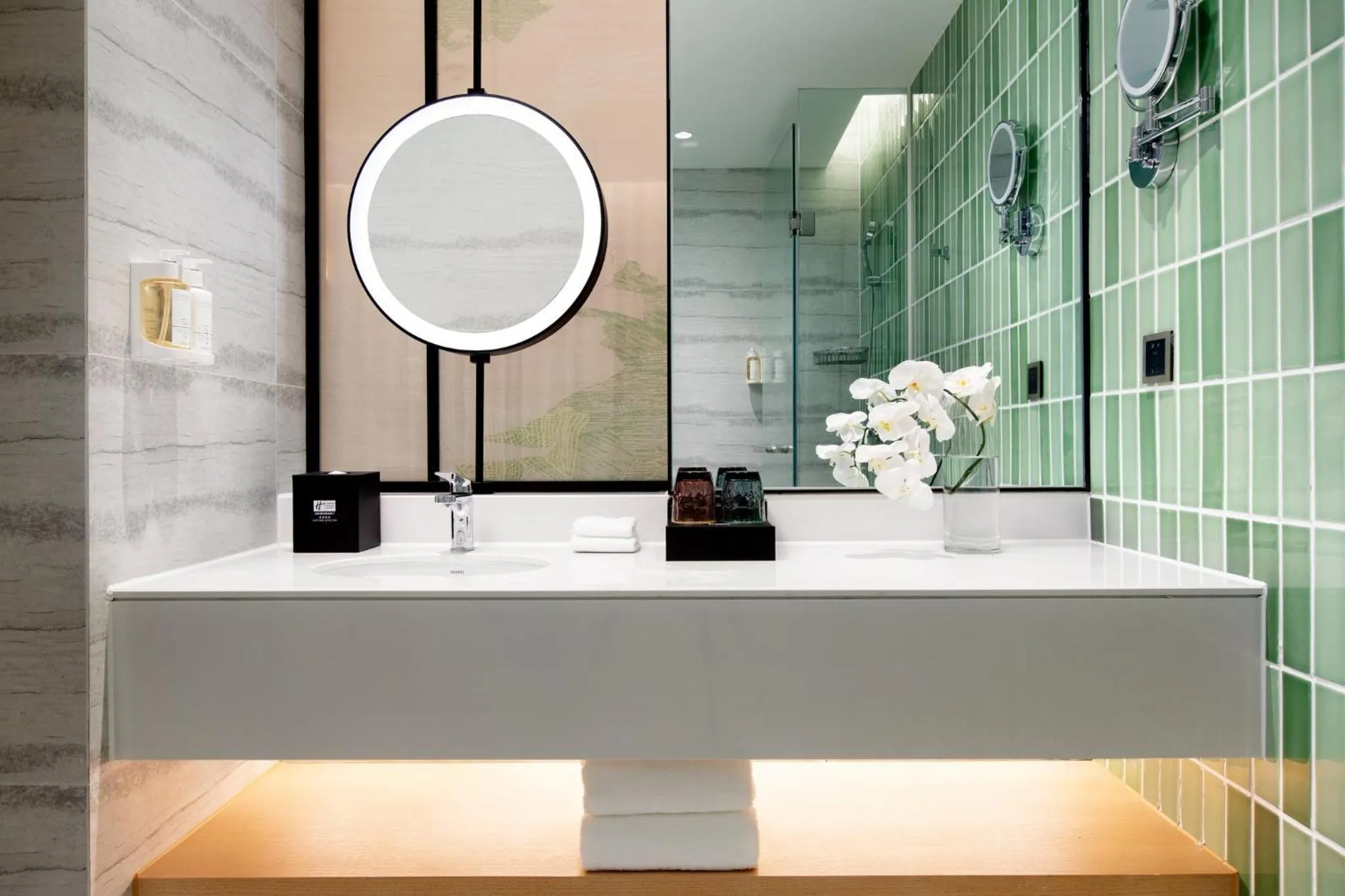 Premium King Room in Holiday Inn Resort Guiyang Qingyan by IHG