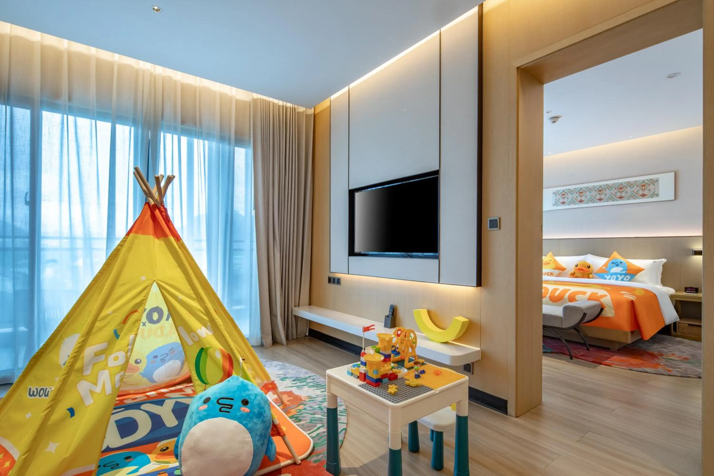 Photo of the whole room, Bed in Holiday Inn Resort Guiyang Qingyan by IHG