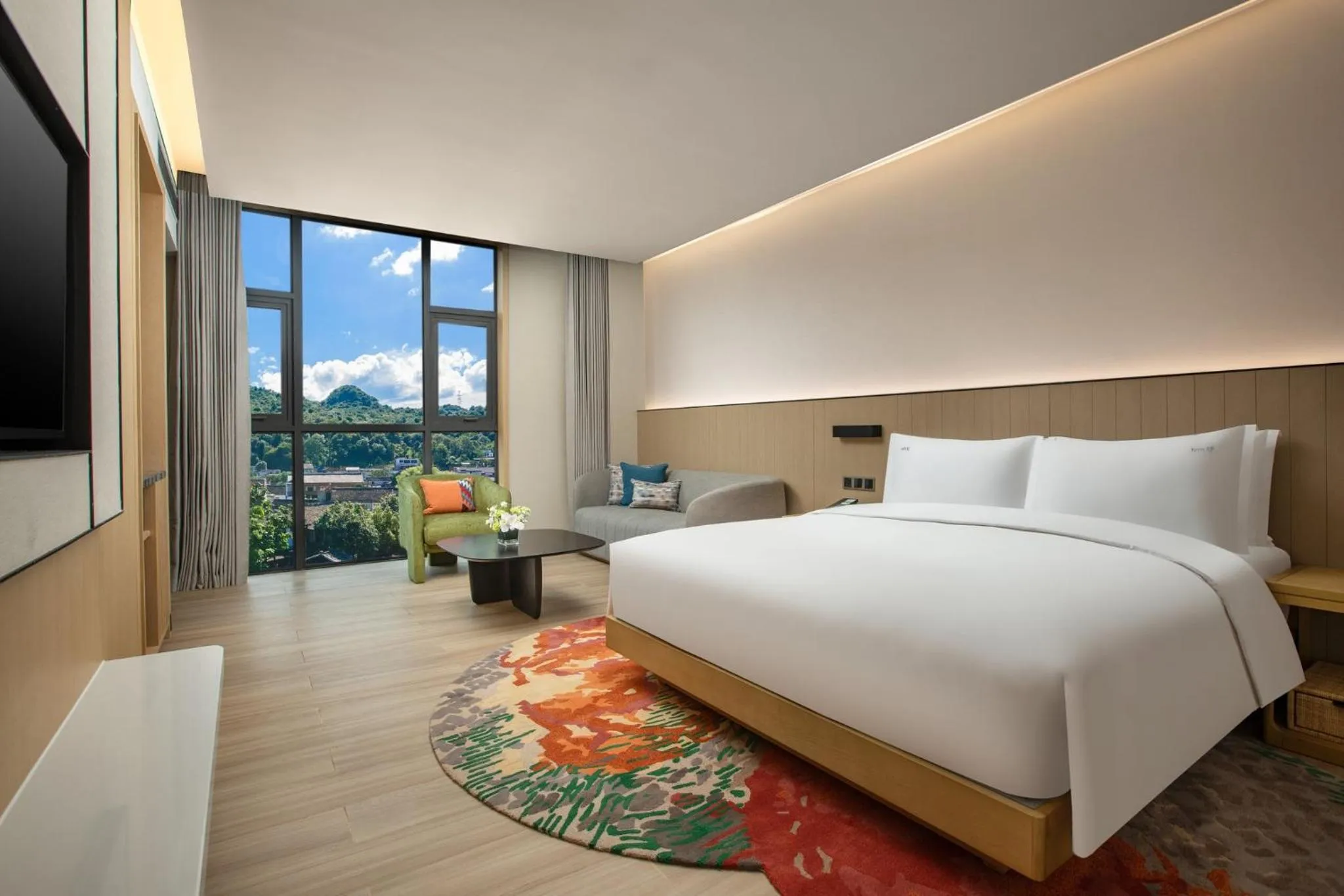 Photo of the whole room, Bed in Holiday Inn Resort Guiyang Qingyan by IHG