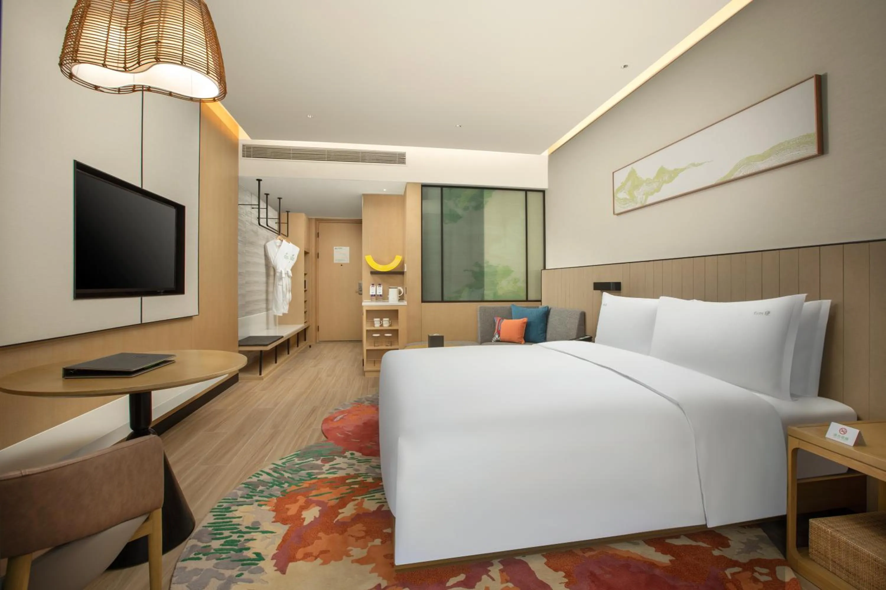 Photo of the whole room, Bed in Holiday Inn Resort Guiyang Qingyan by IHG