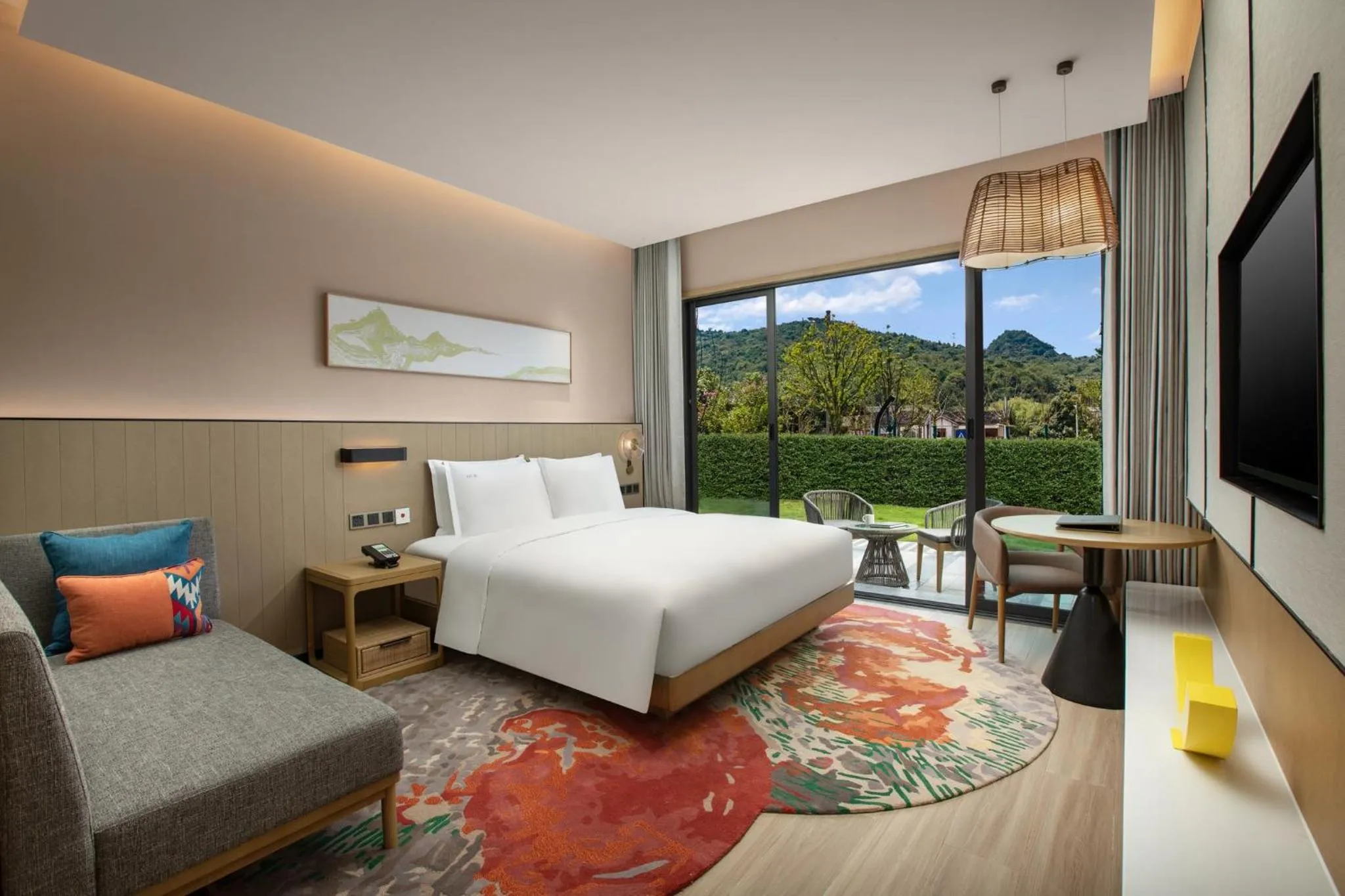Photo of the whole room, Bed in Holiday Inn Resort Guiyang Qingyan by IHG