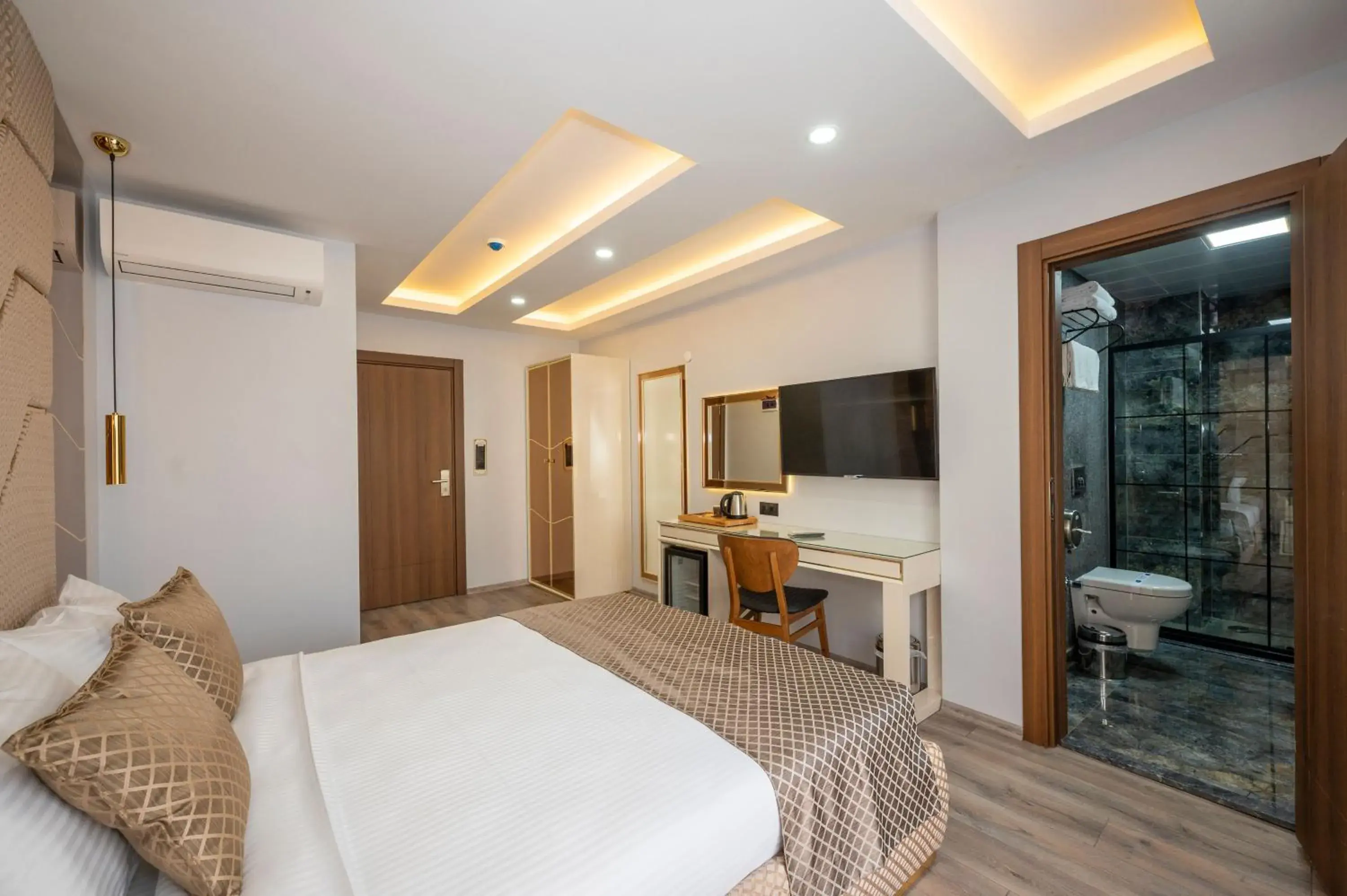 Deluxe Single Room - single occupancy in Luxury Airport Hotel By Zazzoni-İstanbul Airport Deluxe Single Room - single occupancy in Luxury Airport Hotel By Zazzoni-İstanbul Airport