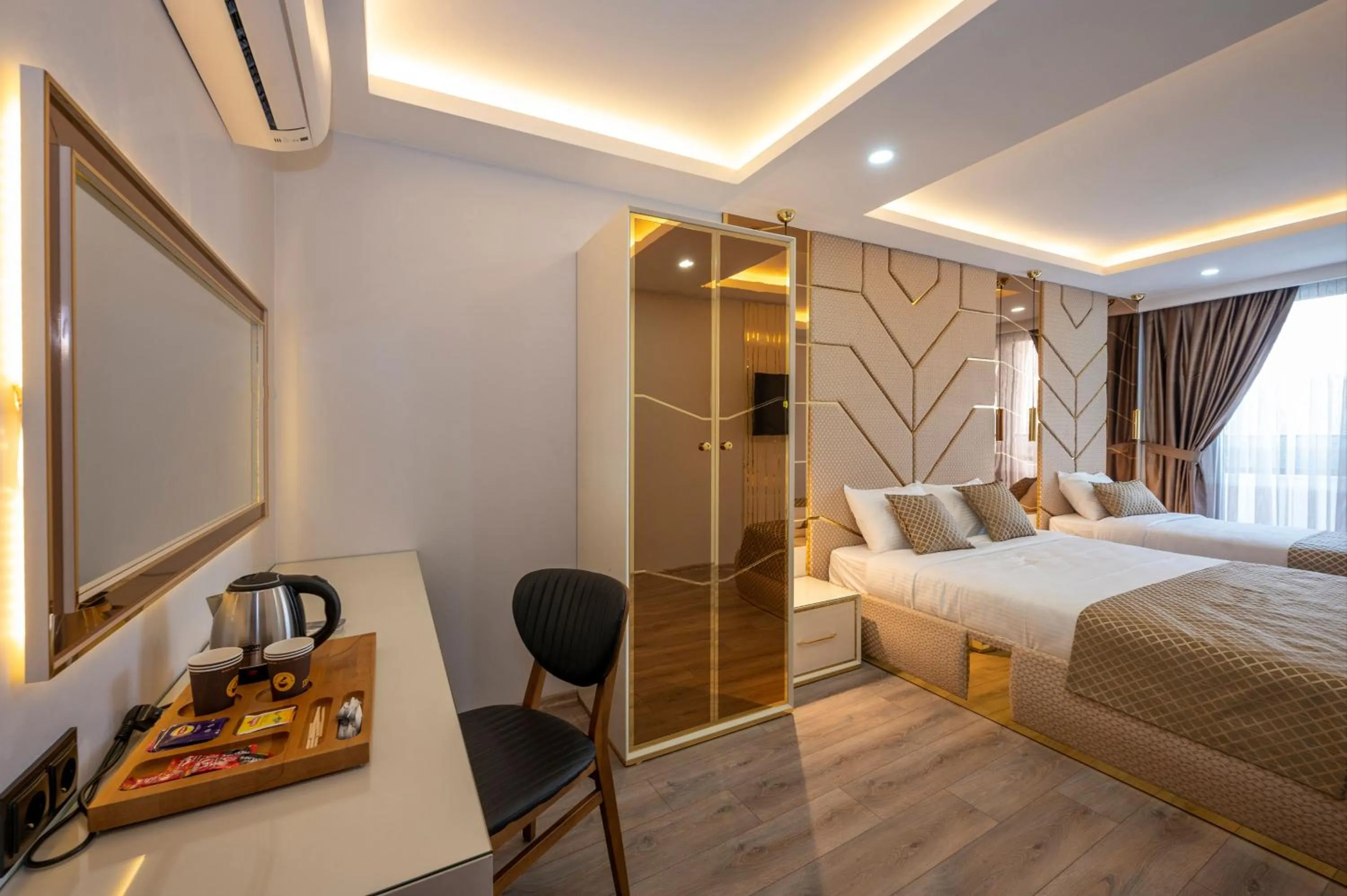 Photo of the whole room, Bed in Luxury Airport Hotel By Zazzoni-İstanbul Airport