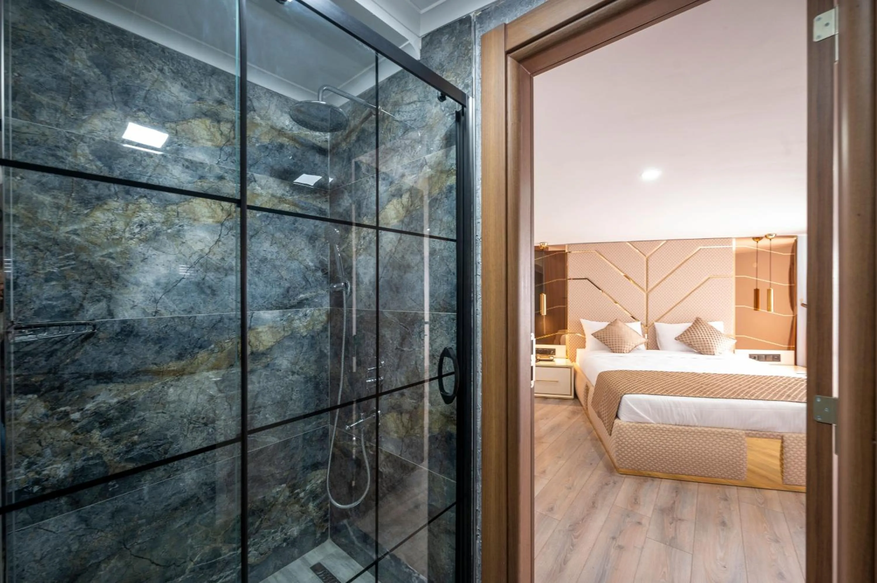 Bathroom, Bed in Luxury Airport Hotel By Zazzoni-İstanbul Airport