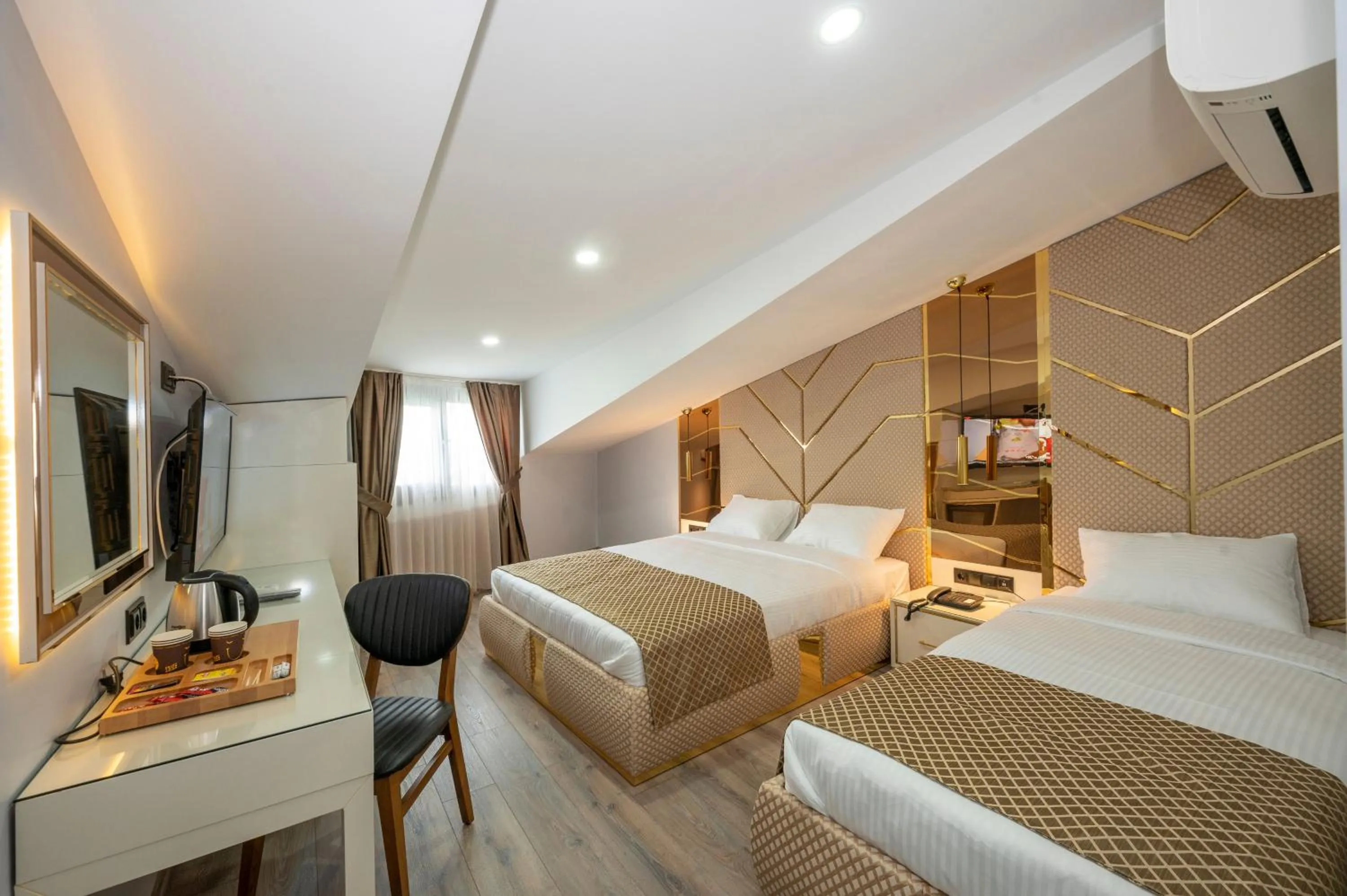 Photo of the whole room, Bed in Luxury Airport Hotel By Zazzoni-İstanbul Airport