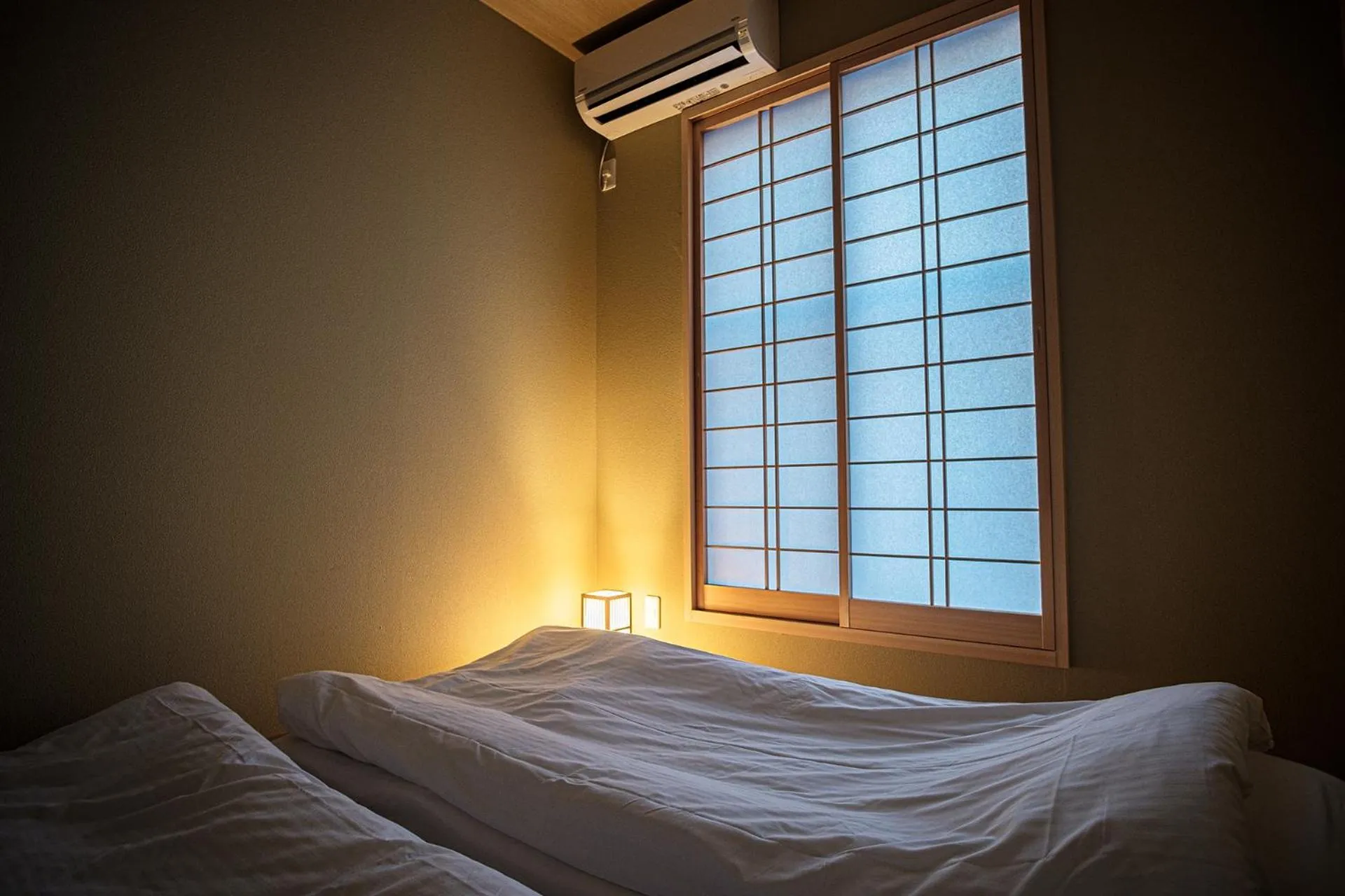 Bed in Bungetsu Shokaku Kaikan