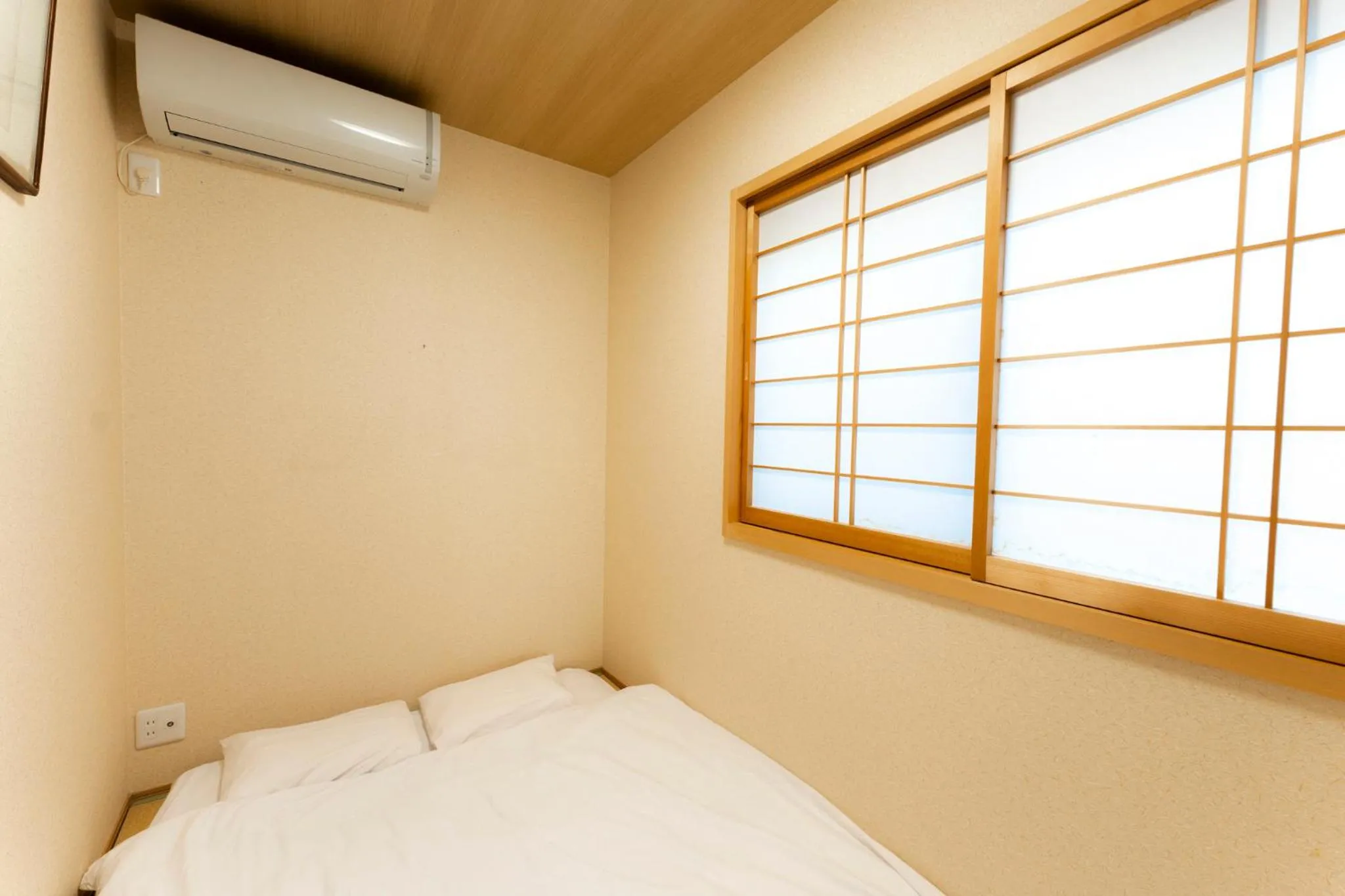 Bedroom, Bed in Bungetsu Shokaku Kaikan