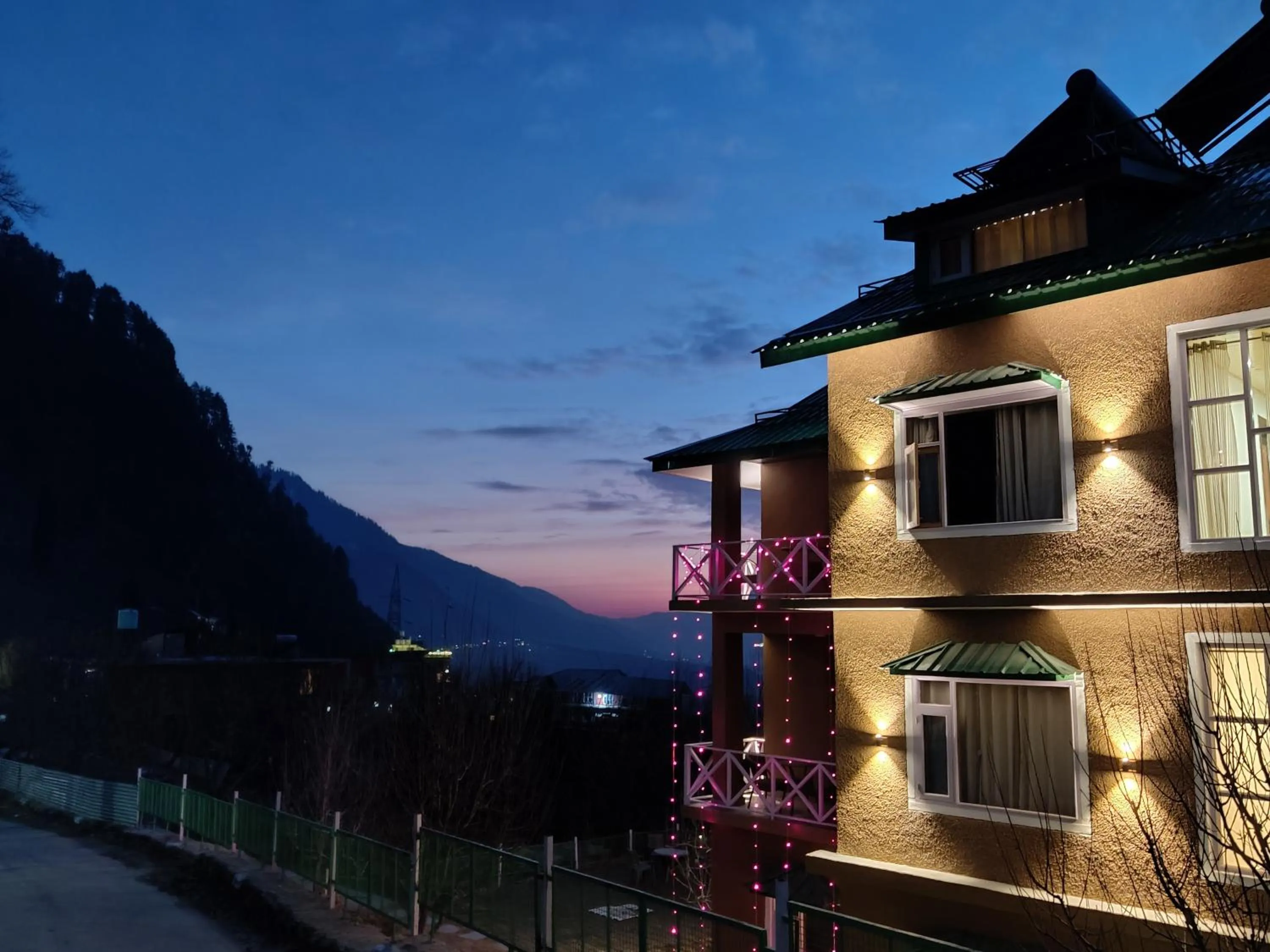 Property building in Luxury Planet Resort Manali