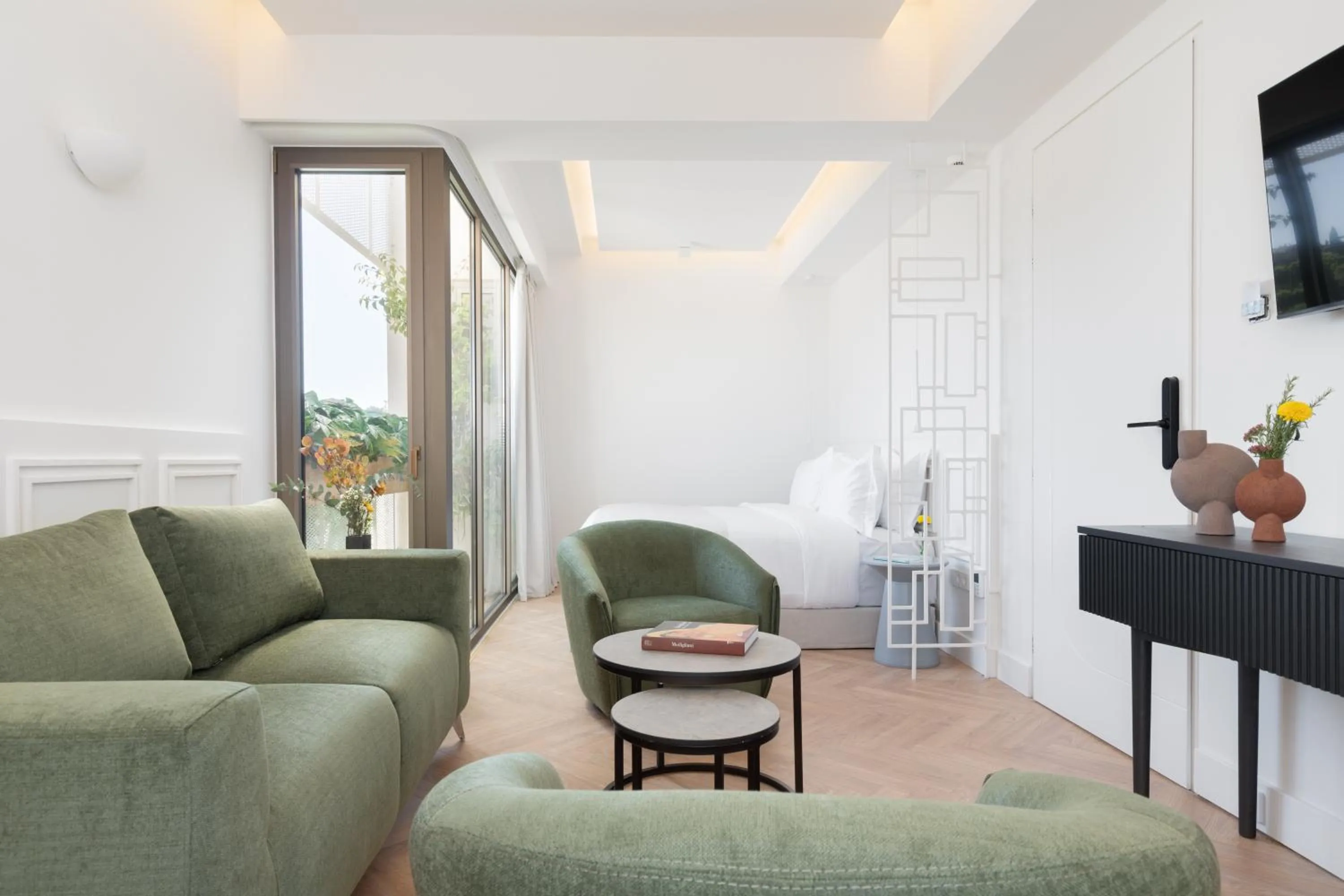 Photo of the whole room in Altar Suites