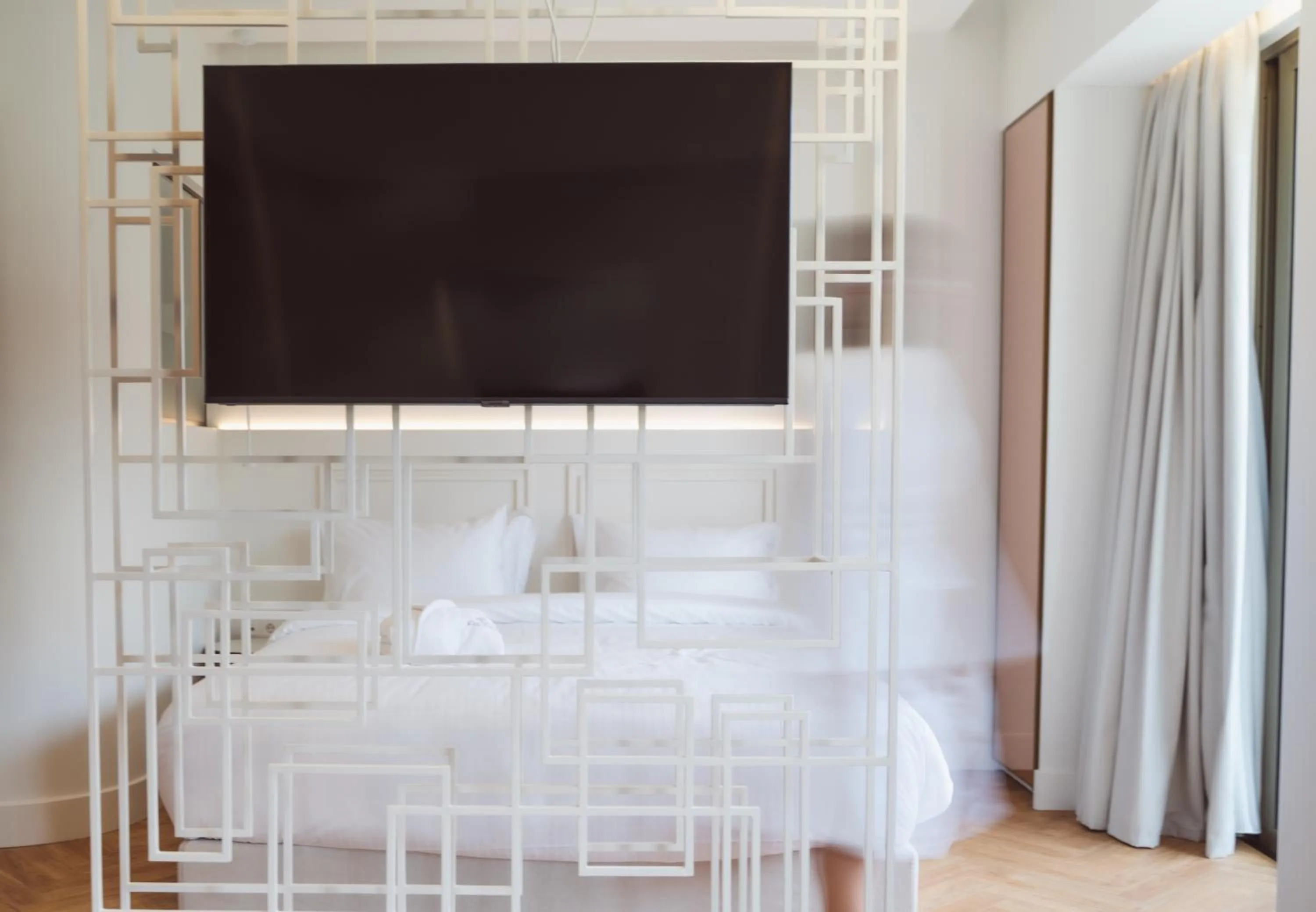 TV and multimedia, Bed in Altar Suites