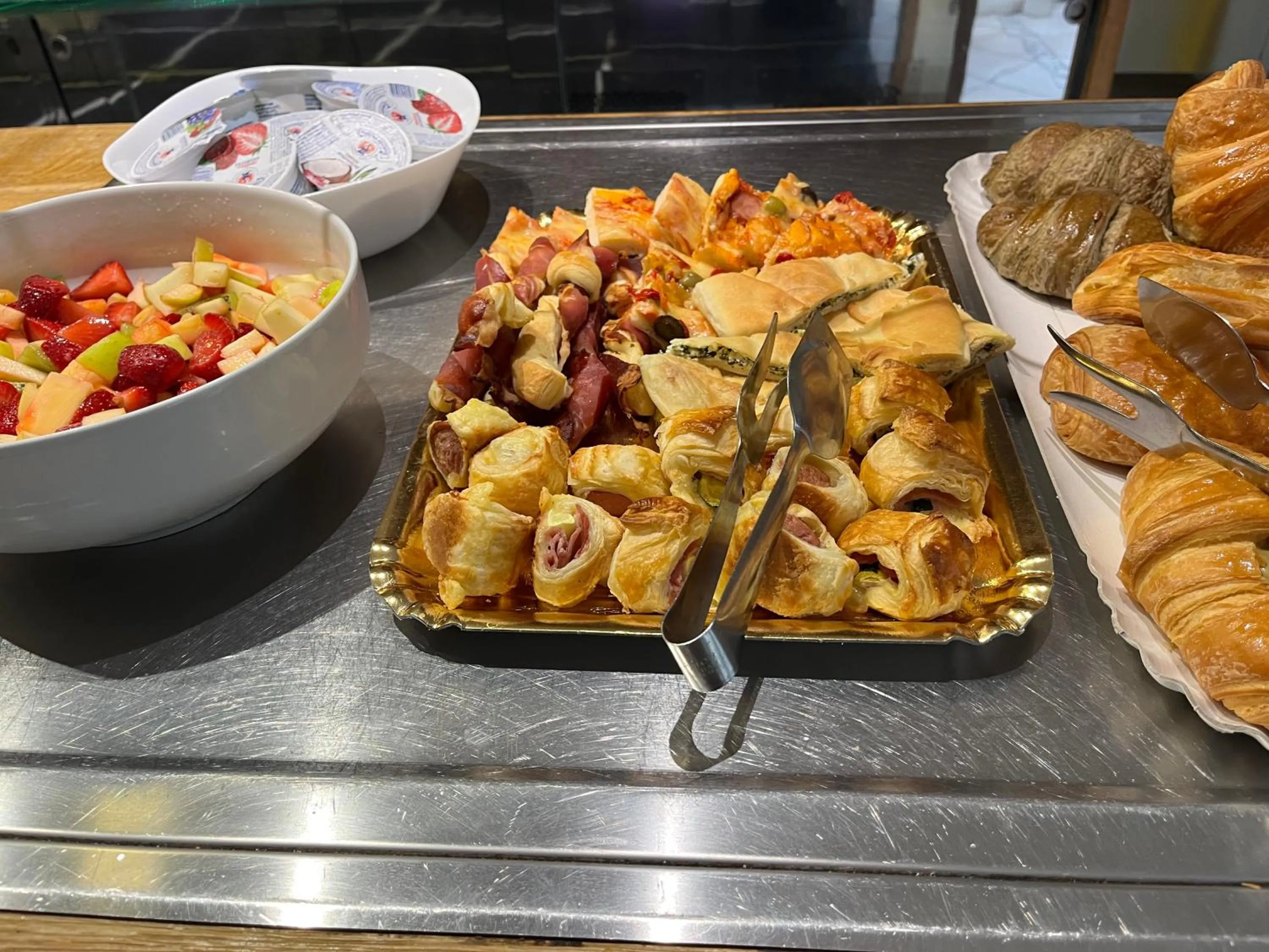 Buffet breakfast in Hotel Villa Costanza