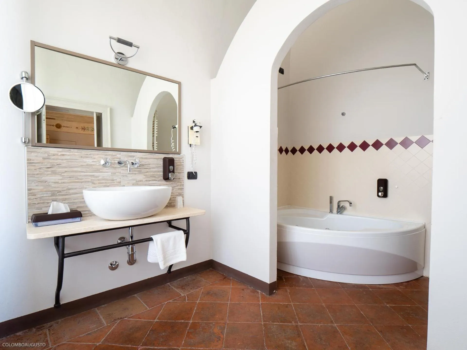 Hot Tub in Hotel Villa Costanza