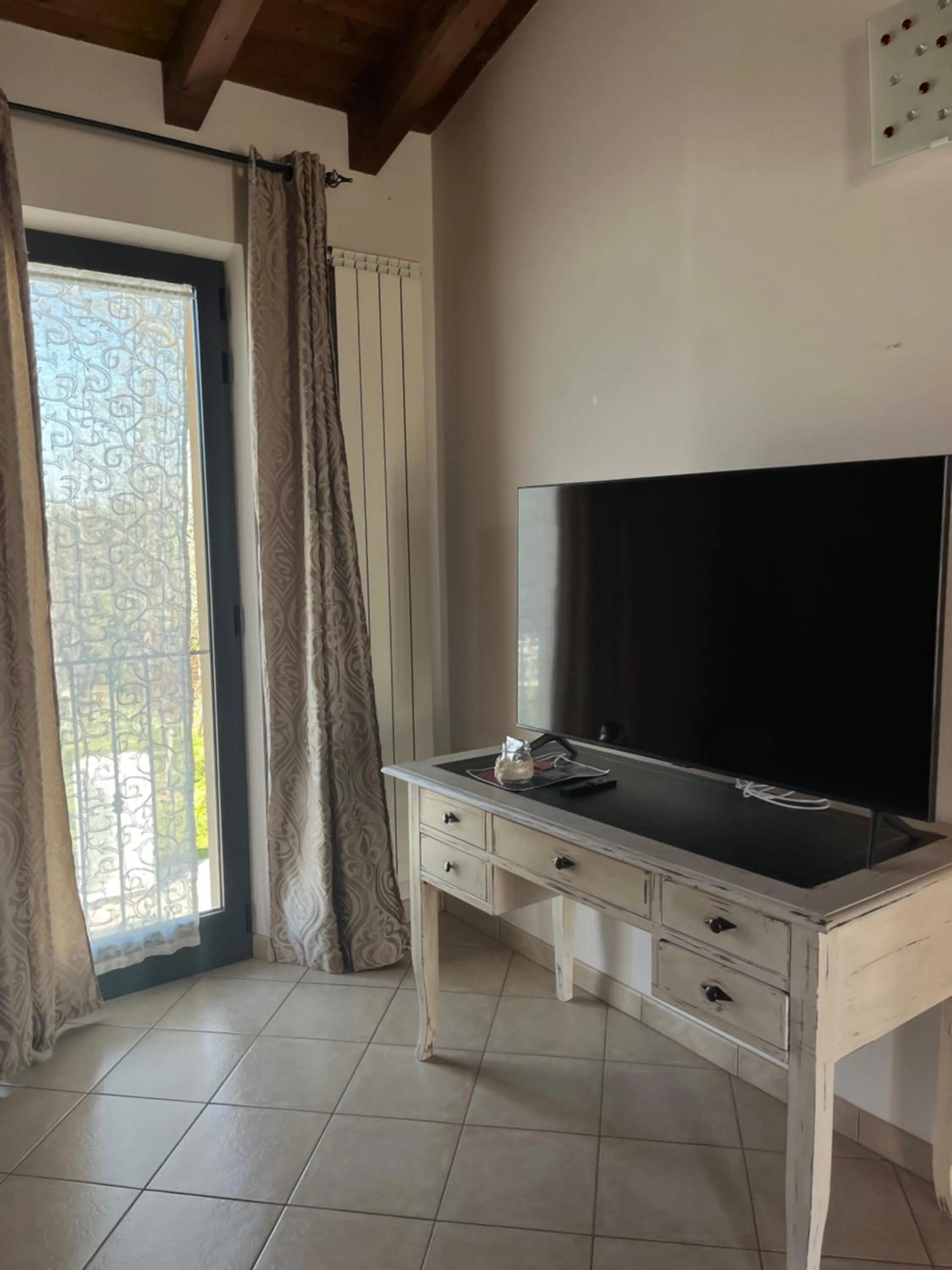 TV and multimedia in Hotel Villa Costanza