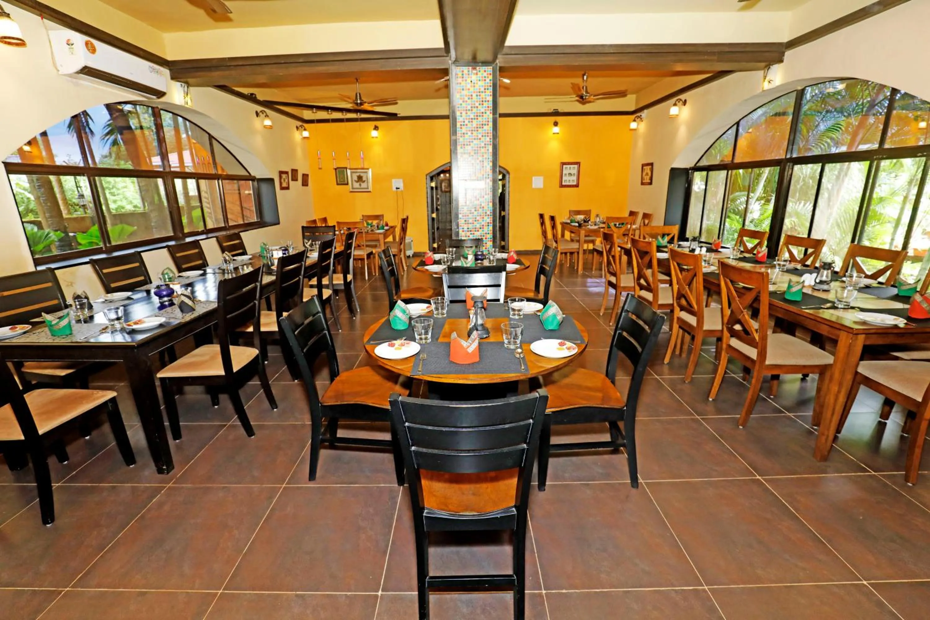 Restaurant/places to eat in Chira Meadows Ecoresort, Dapoli