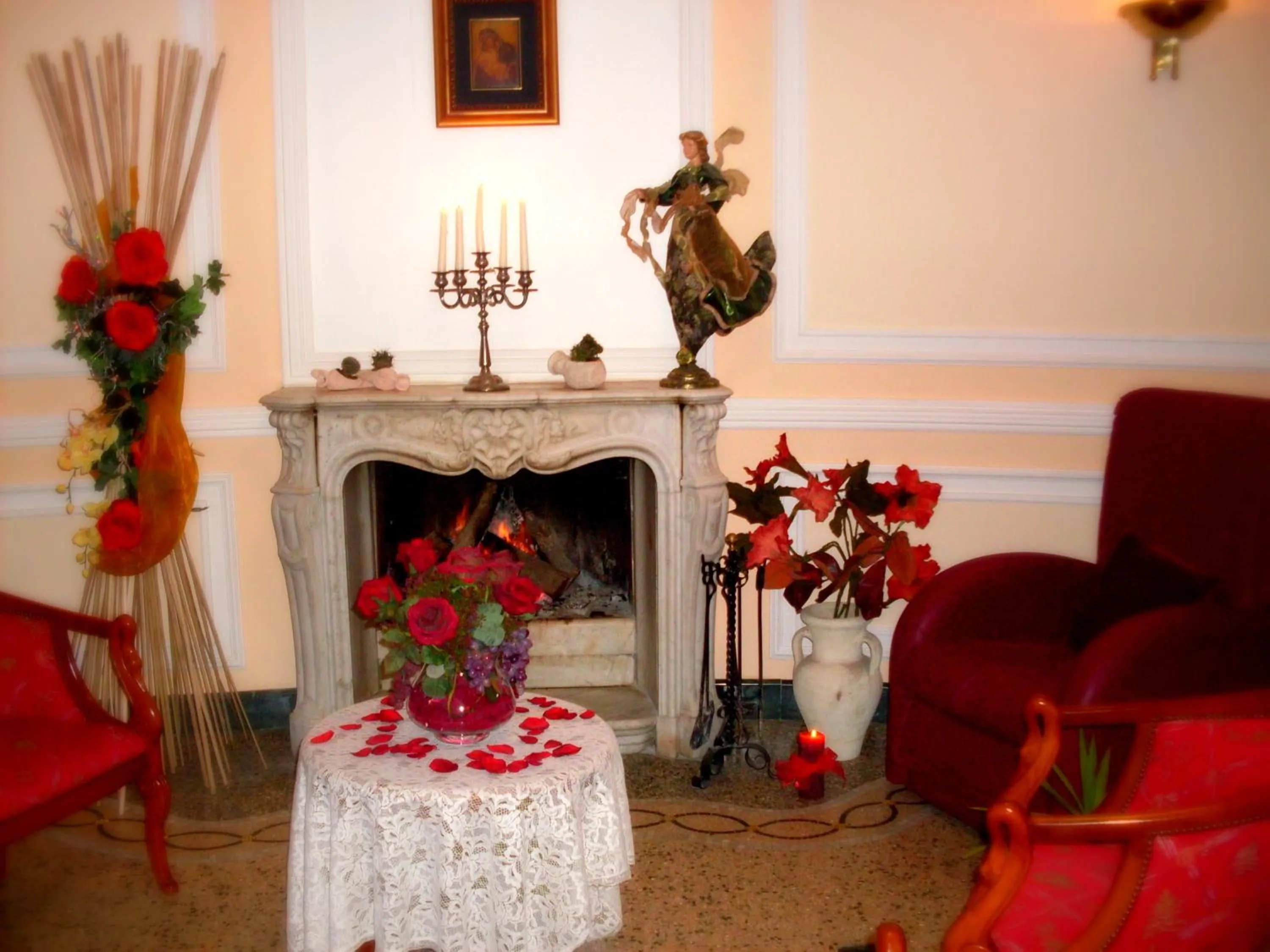 Communal lounge/ TV room in Afrodite Boutique Hotel