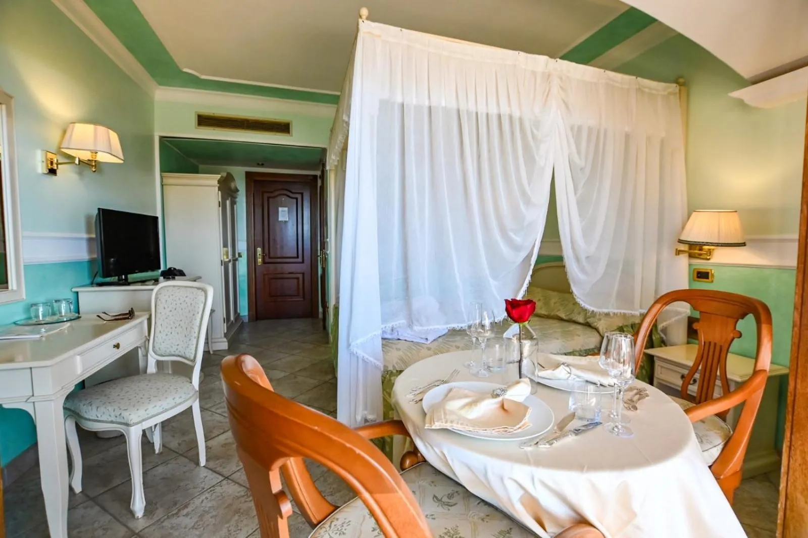 TV and multimedia in Afrodite Boutique Hotel