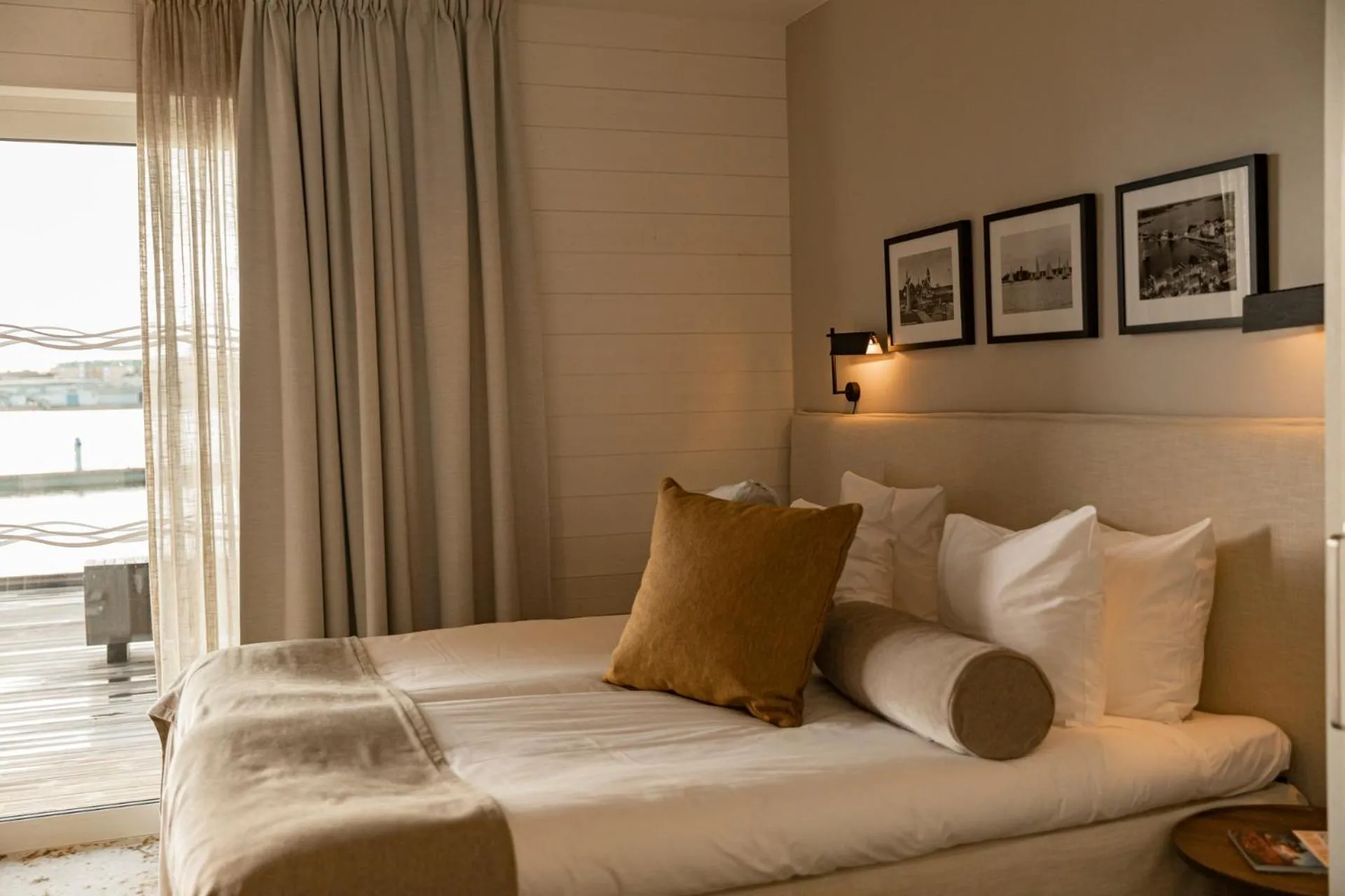 Property building, Bed in Slottsholmen Hotell och Restaurang