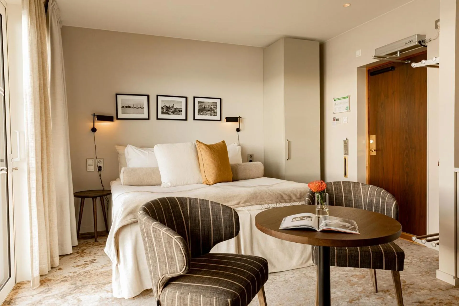 Property building, Bed in Slottsholmen Hotell och Restaurang