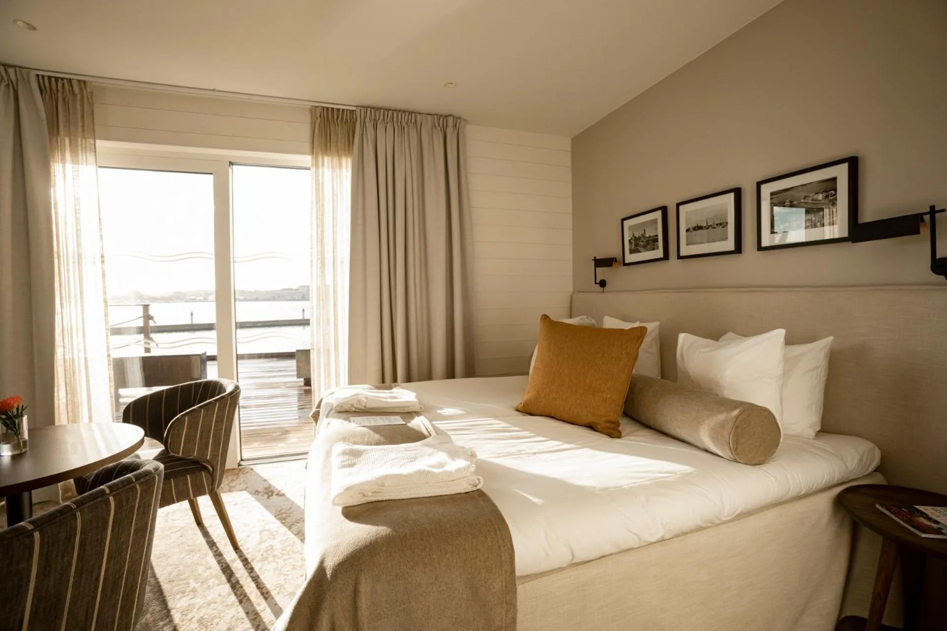 Property building, Bed in Slottsholmen Hotell och Restaurang