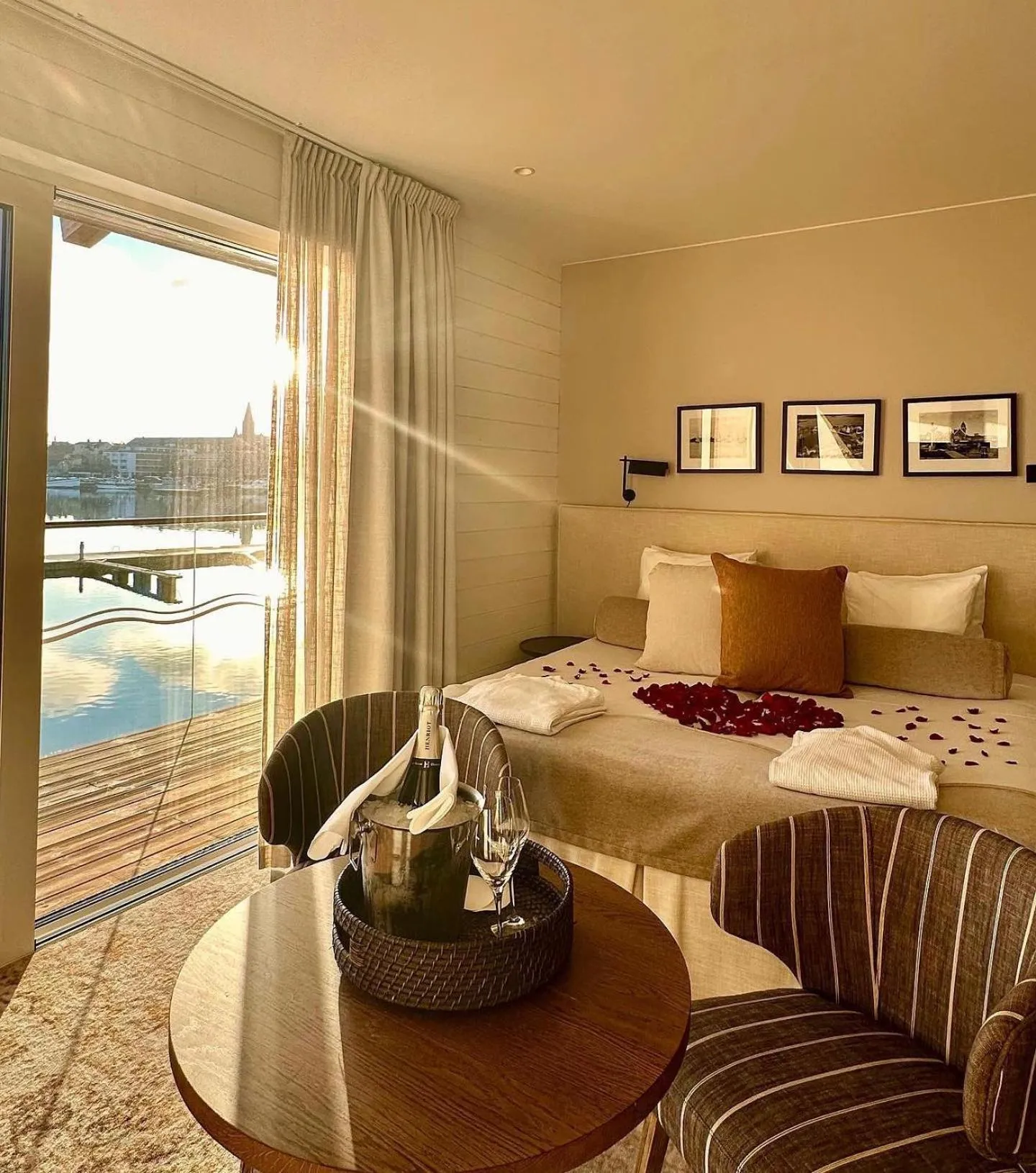 Property building, Bed in Slottsholmen Hotell och Restaurang