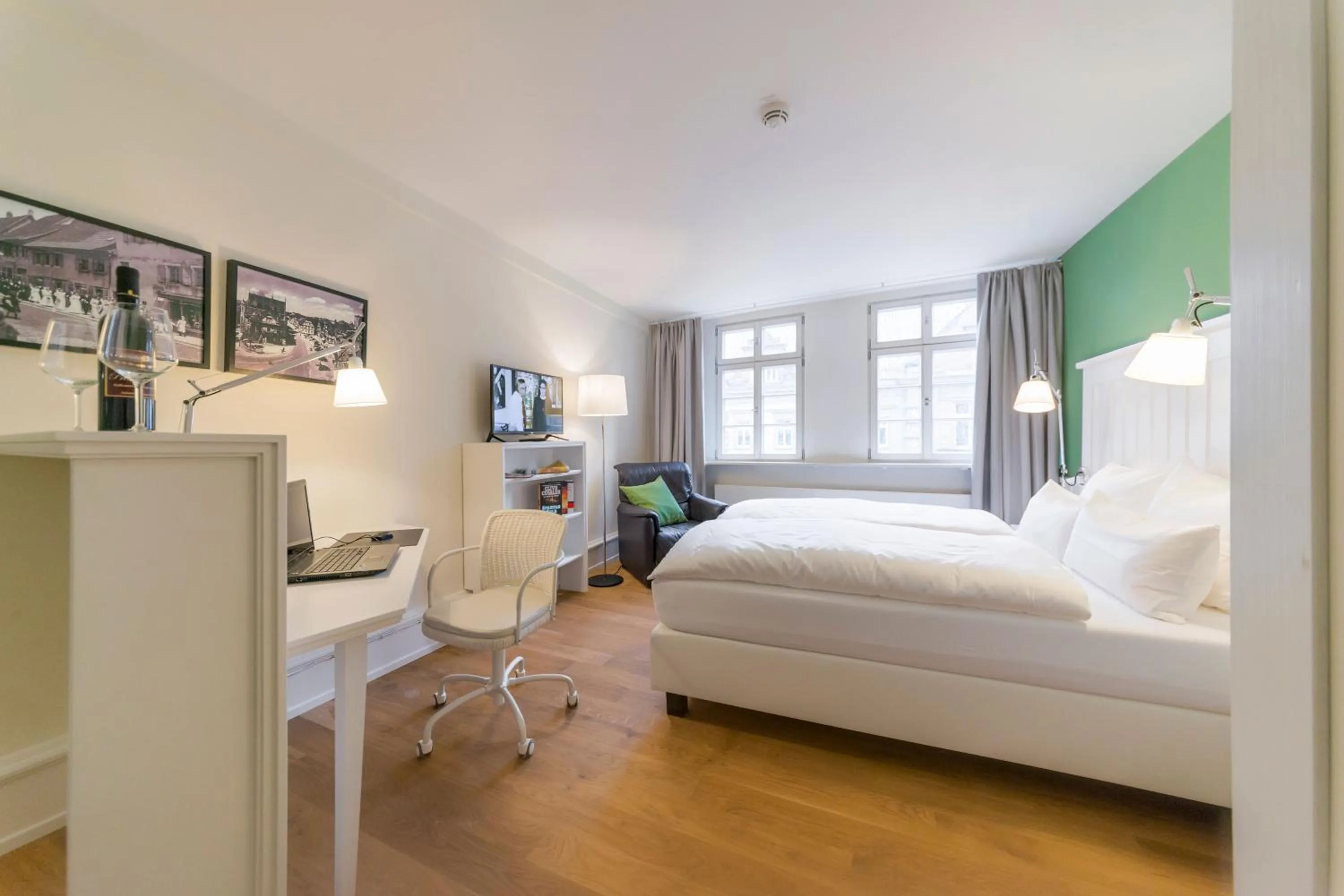 Photo of the whole room, Bed in Gästehaus am Marktbrunnen