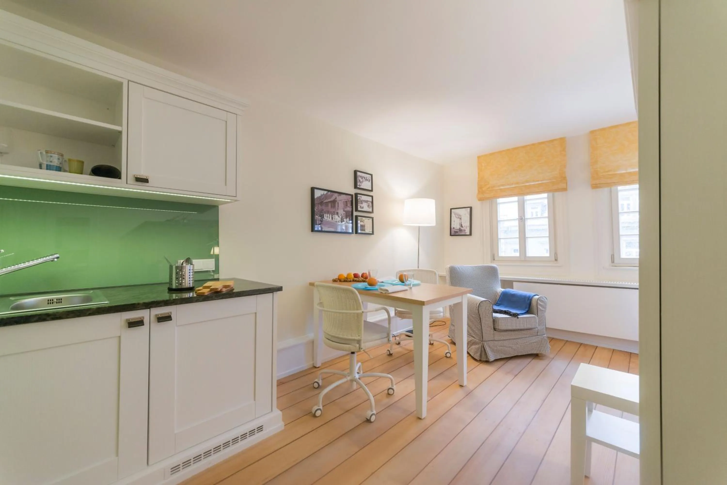 Kitchen or kitchenette in Gästehaus am Marktbrunnen