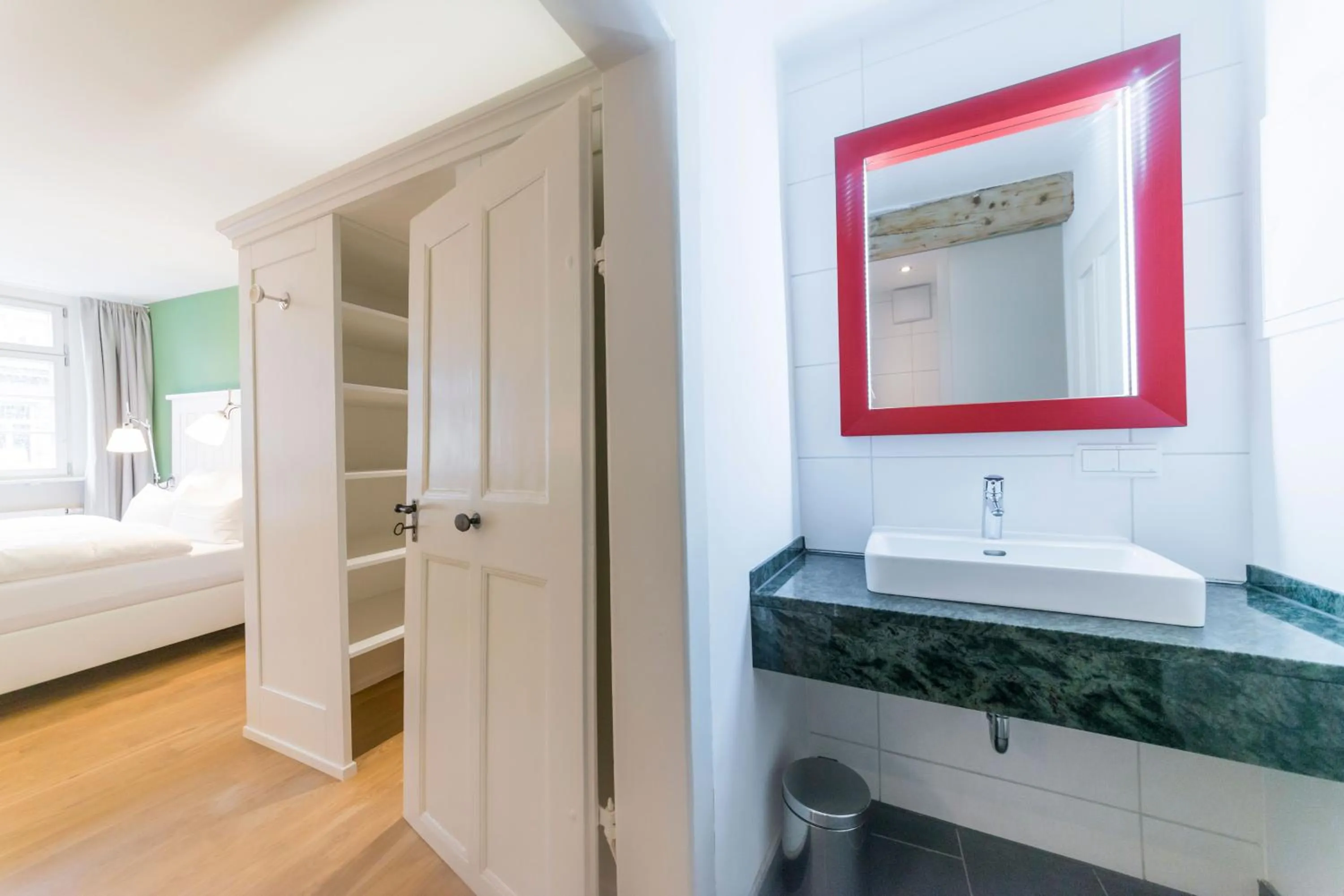 Bathroom, Bed in Gästehaus am Marktbrunnen