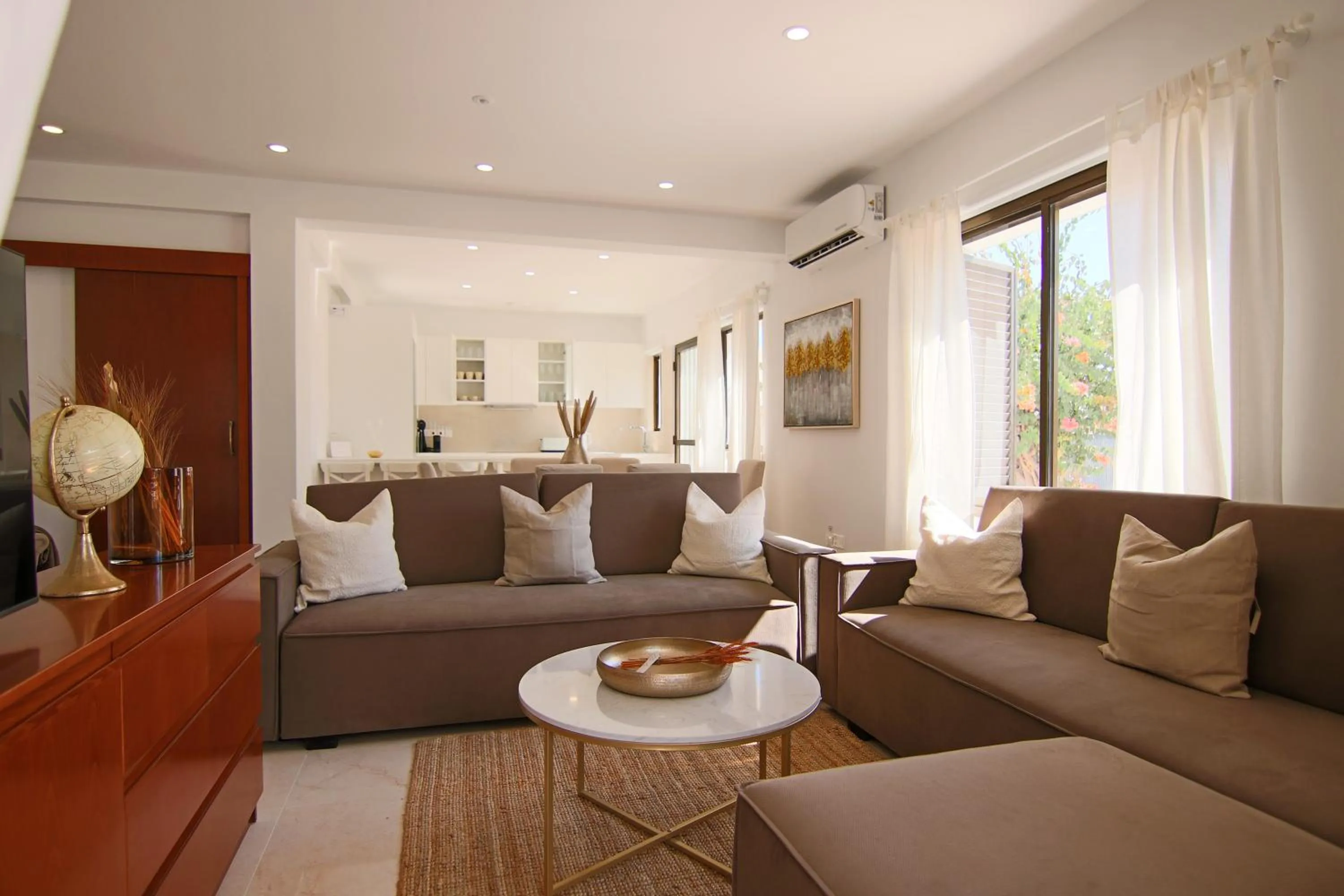 Living room in Phaedrus Living: City View Luxury Flat Androcleous