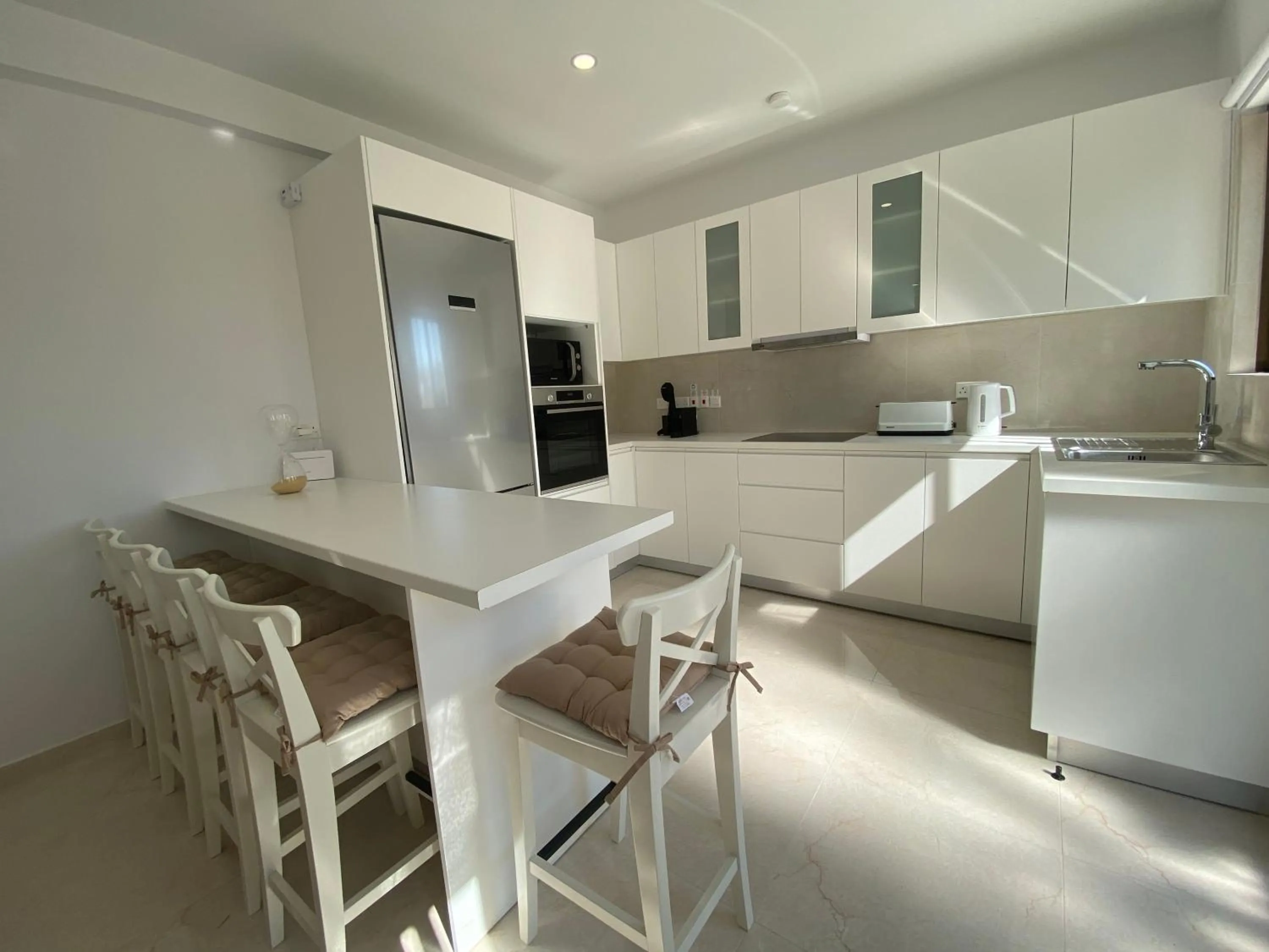 Kitchen or kitchenette in Phaedrus Living: City View Luxury Flat Androcleous