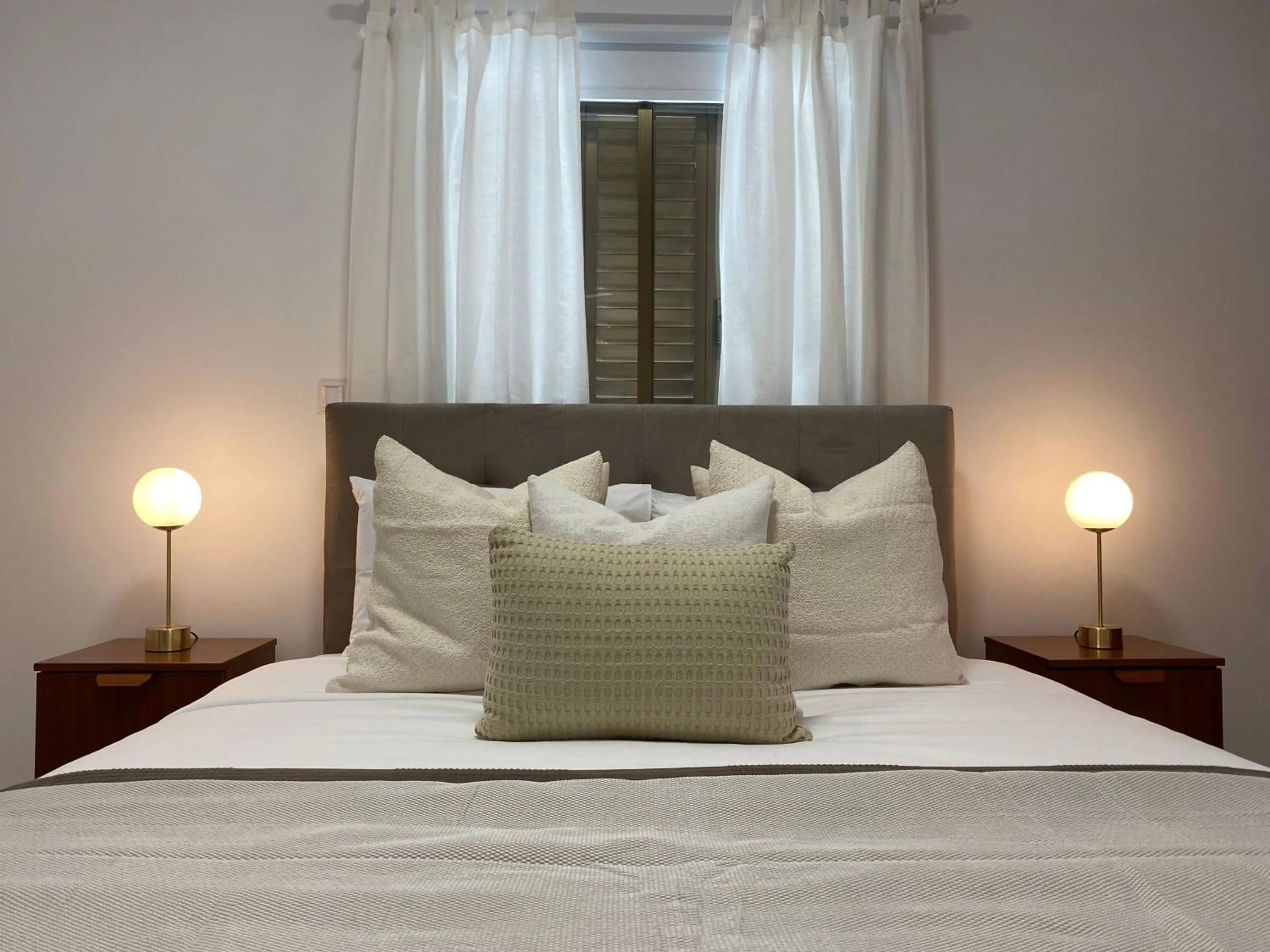 Bed in Phaedrus Living: City View Luxury Flat Androcleous