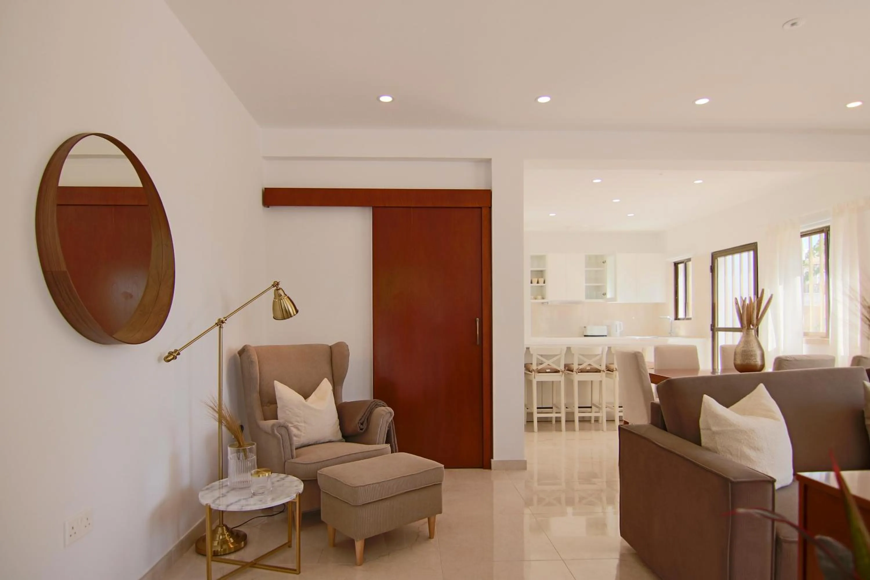 TV and multimedia in Phaedrus Living: City View Luxury Flat Androcleous