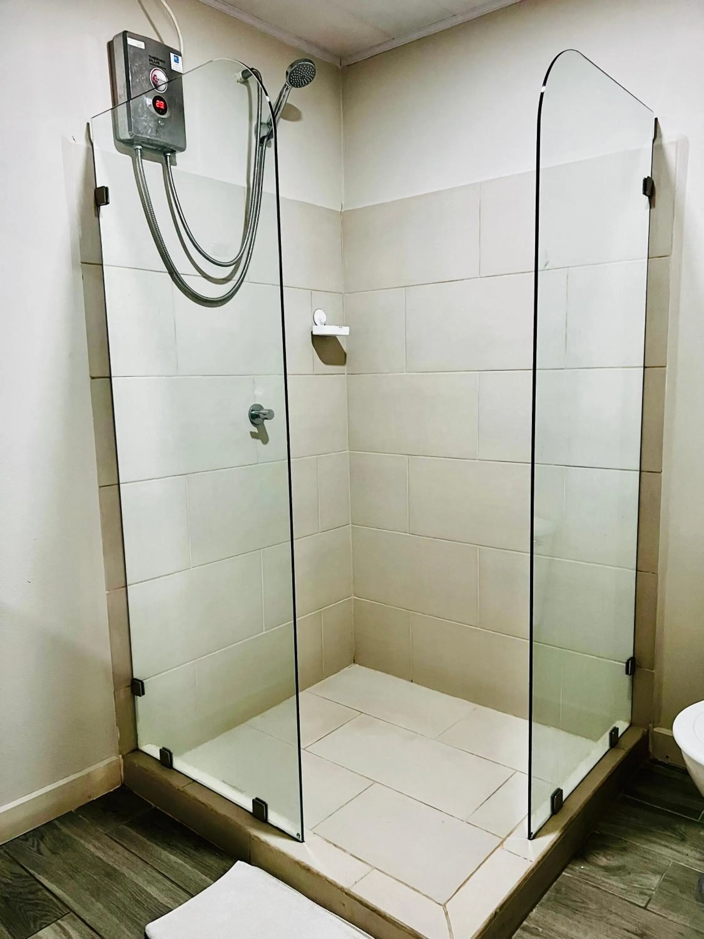 Shower in Otoya 1907 Hotel