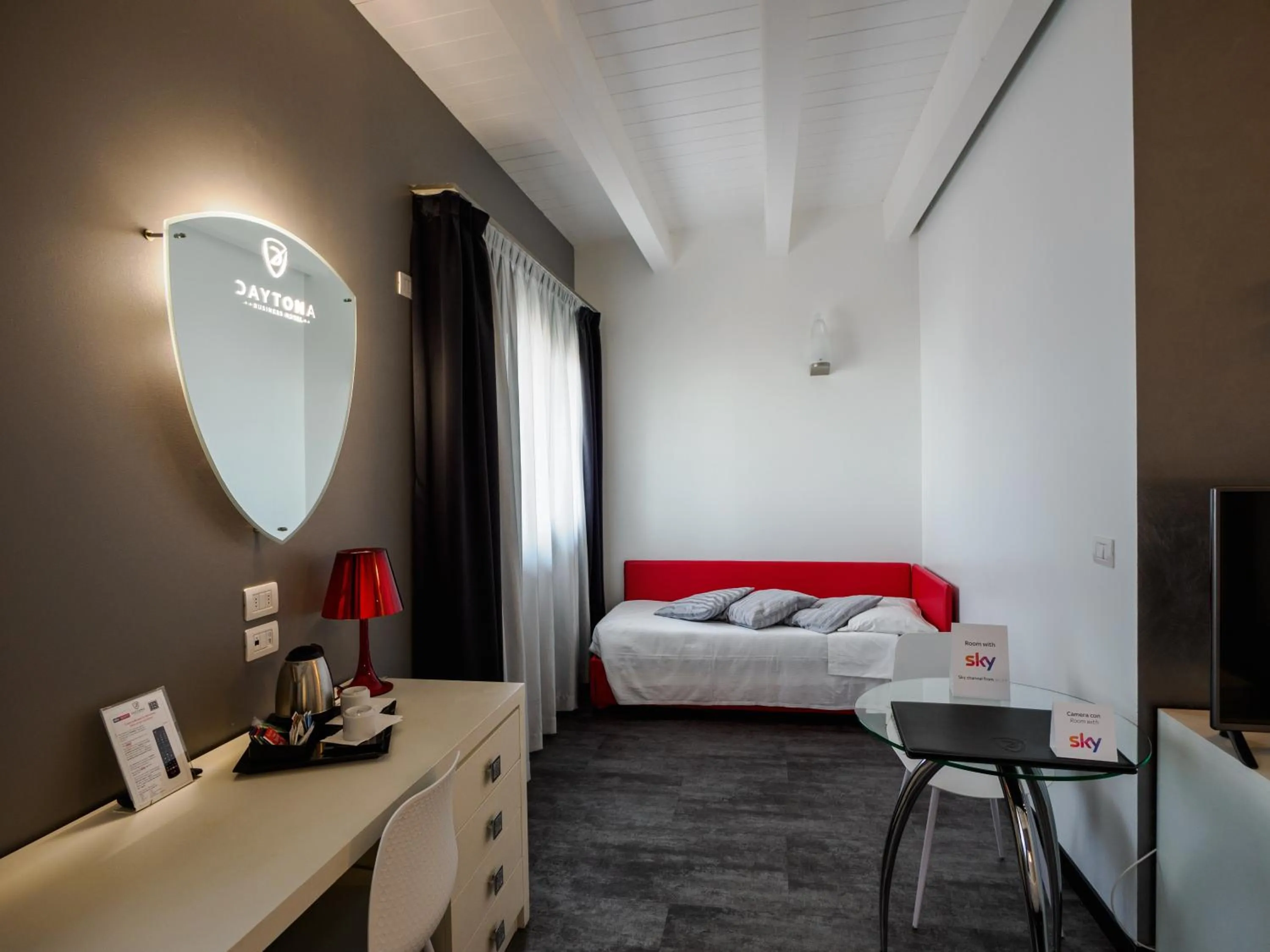 Bed in Daytona Business Hotel