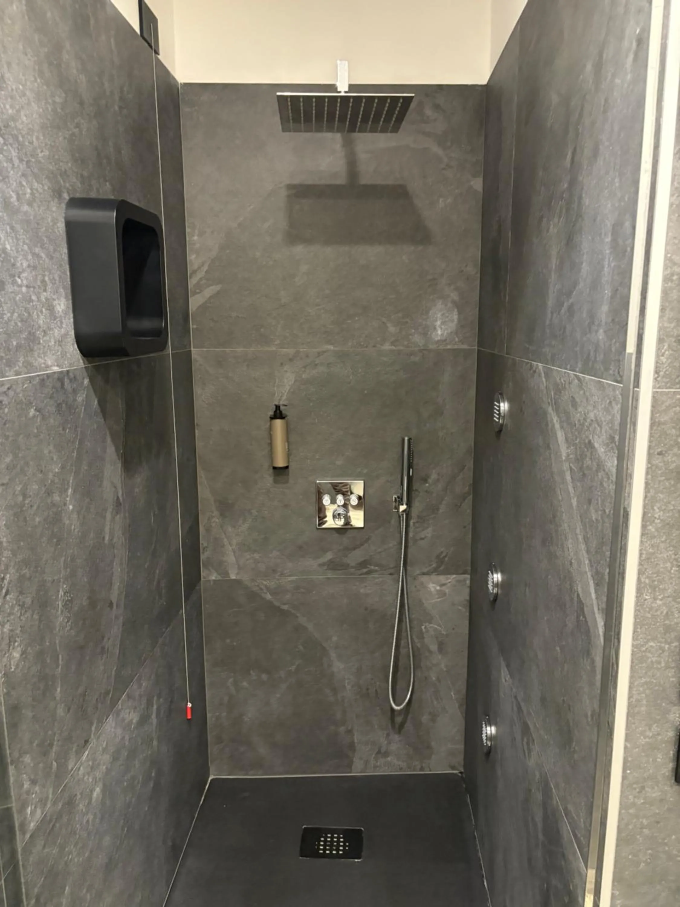 Bathroom in Albergo Cappello e Cadore