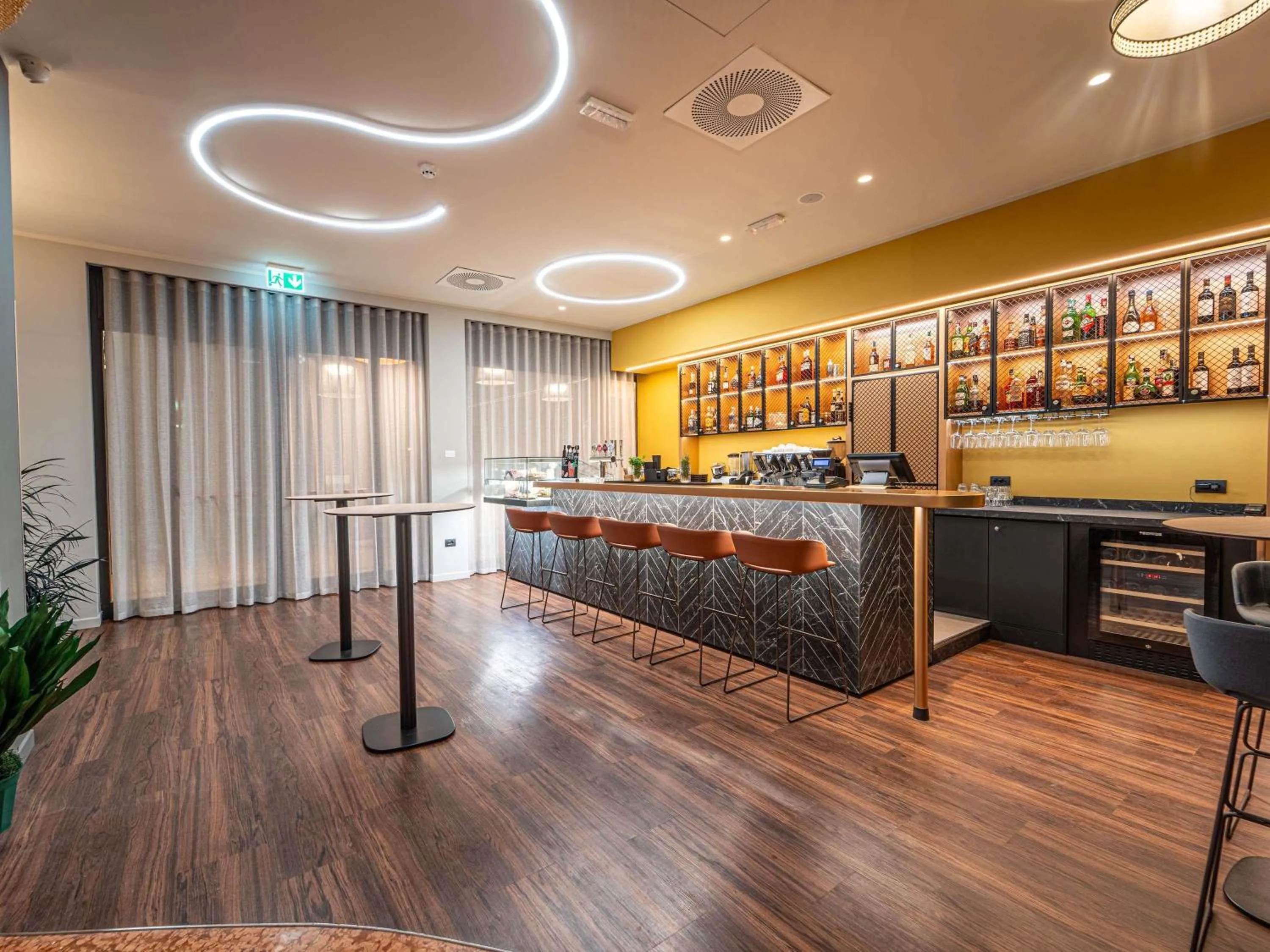 Lounge or bar in Mercure Bologna Centro