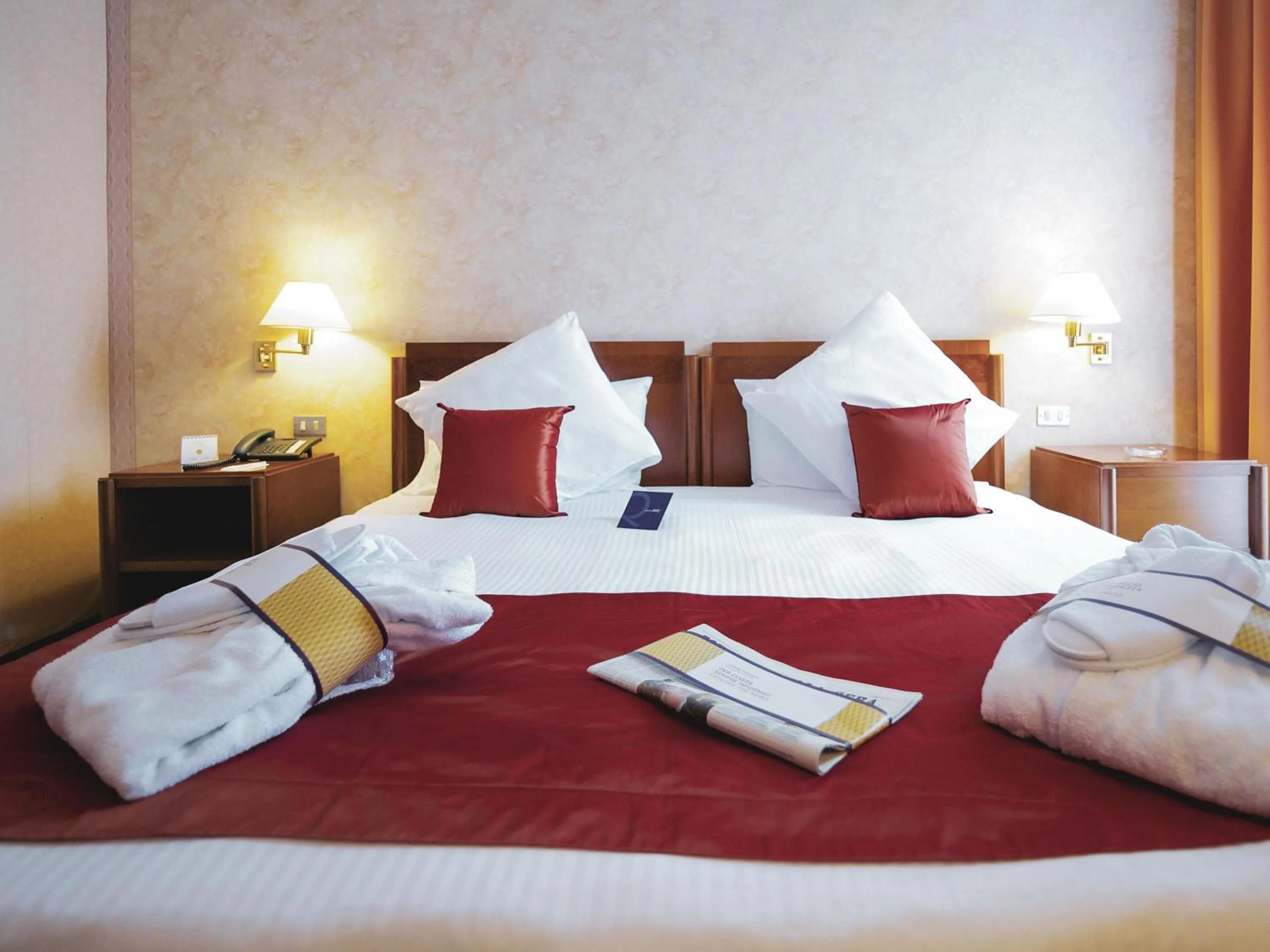 Bedroom, Bed in Mercure Bologna Centro