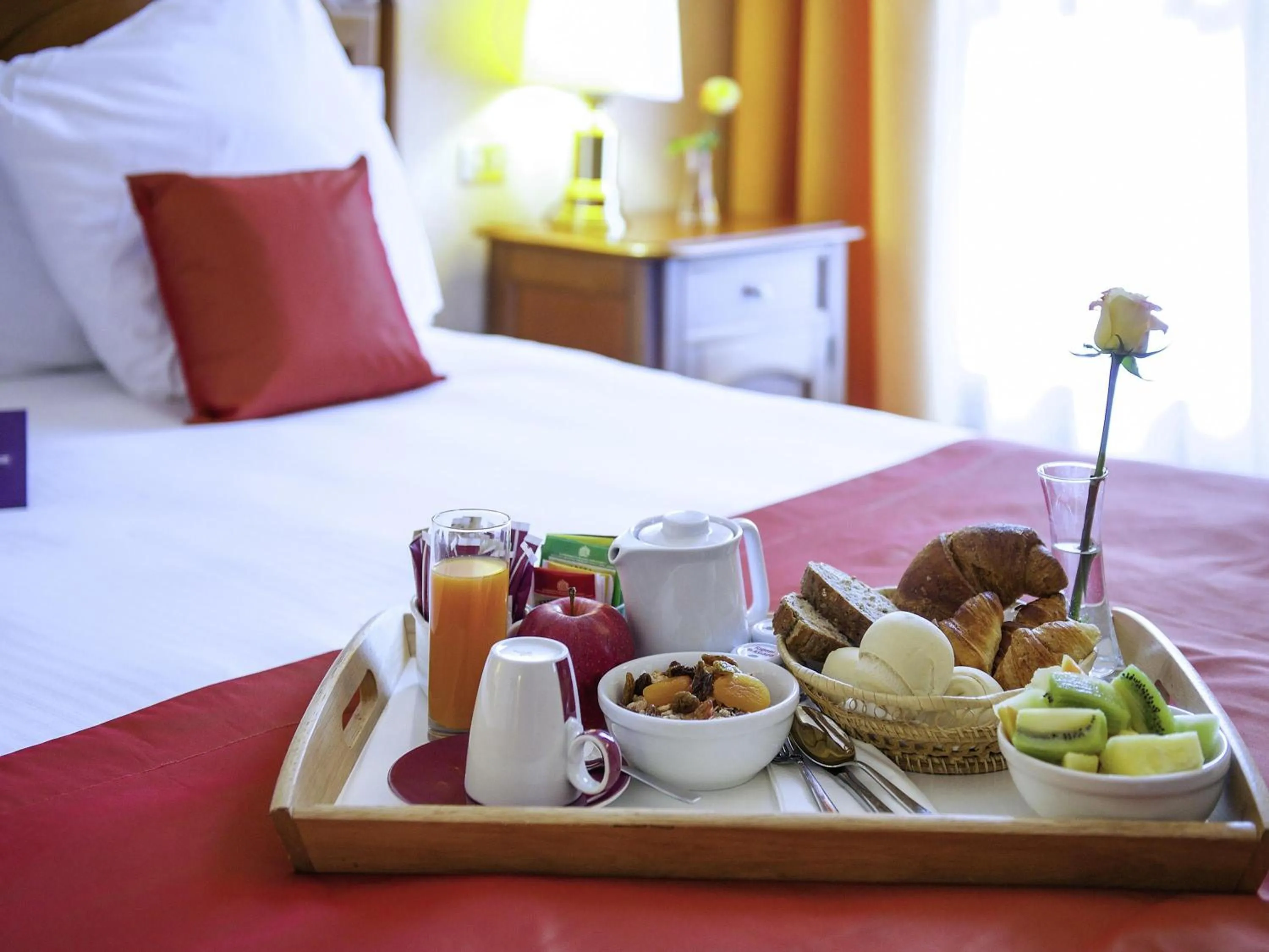 Bedroom, Bed in Mercure Bologna Centro