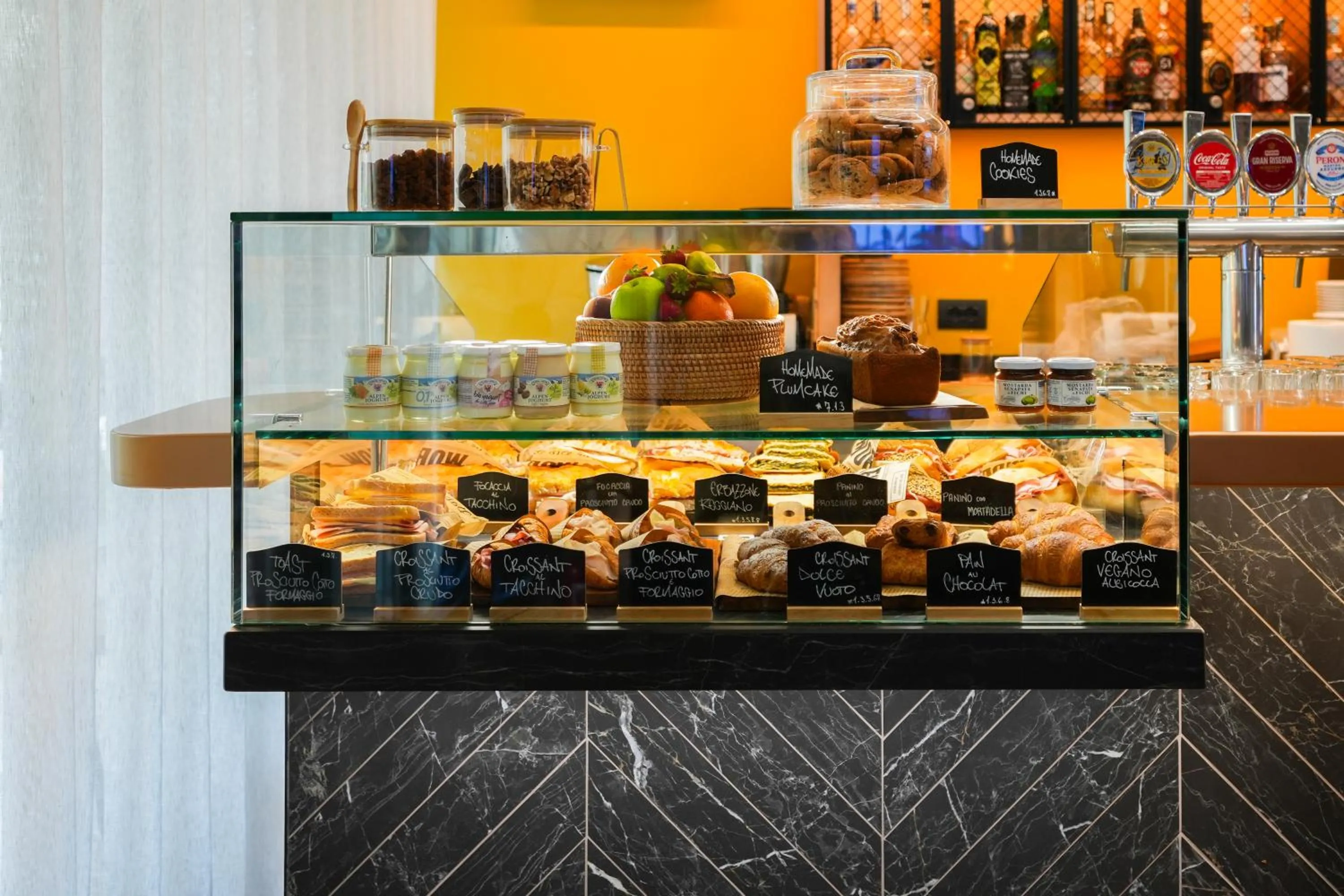 Restaurant/places to eat in Mercure Bologna Centro