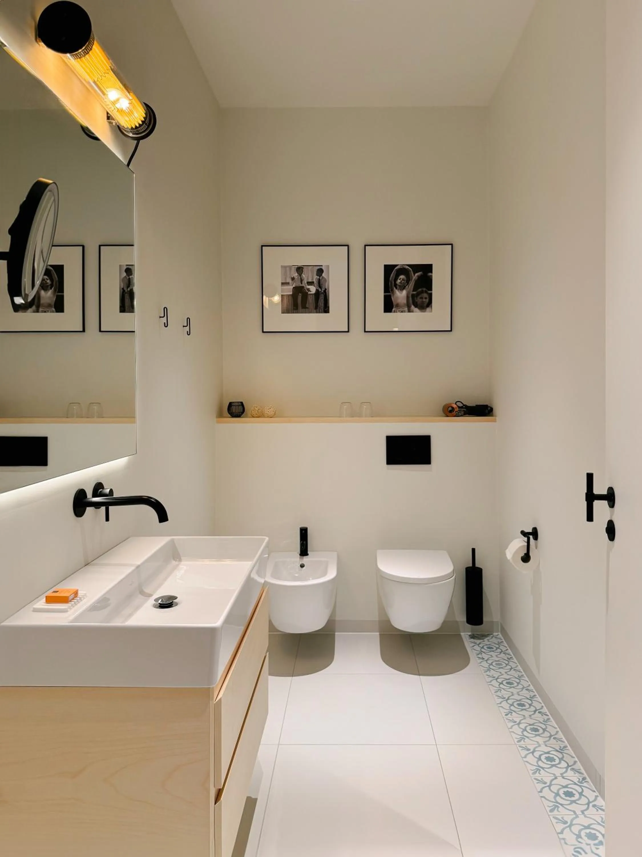 Toilet in Mr(s)STiL Design Apartments