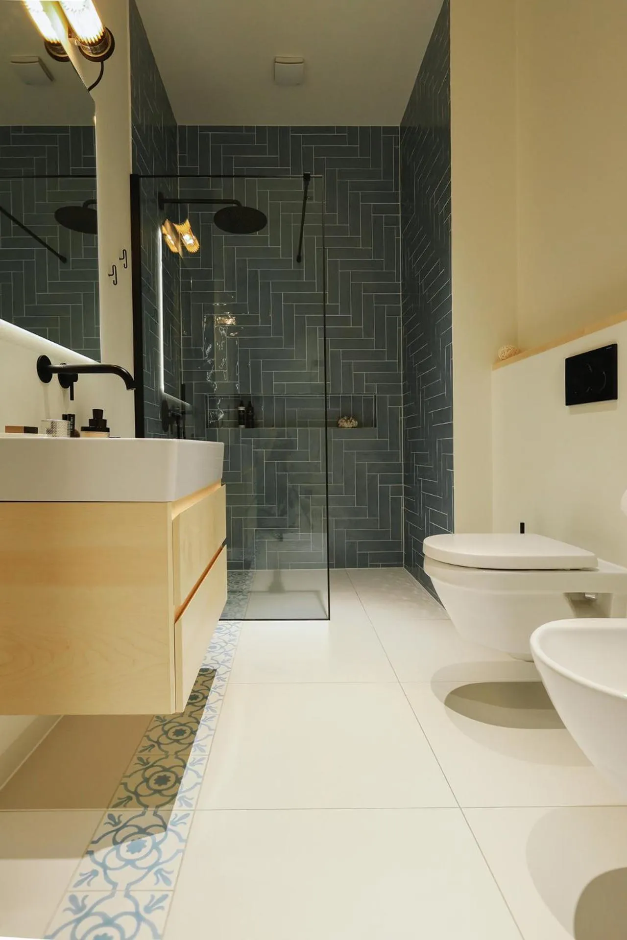 Shower in Mr(s)STiL Design Apartments