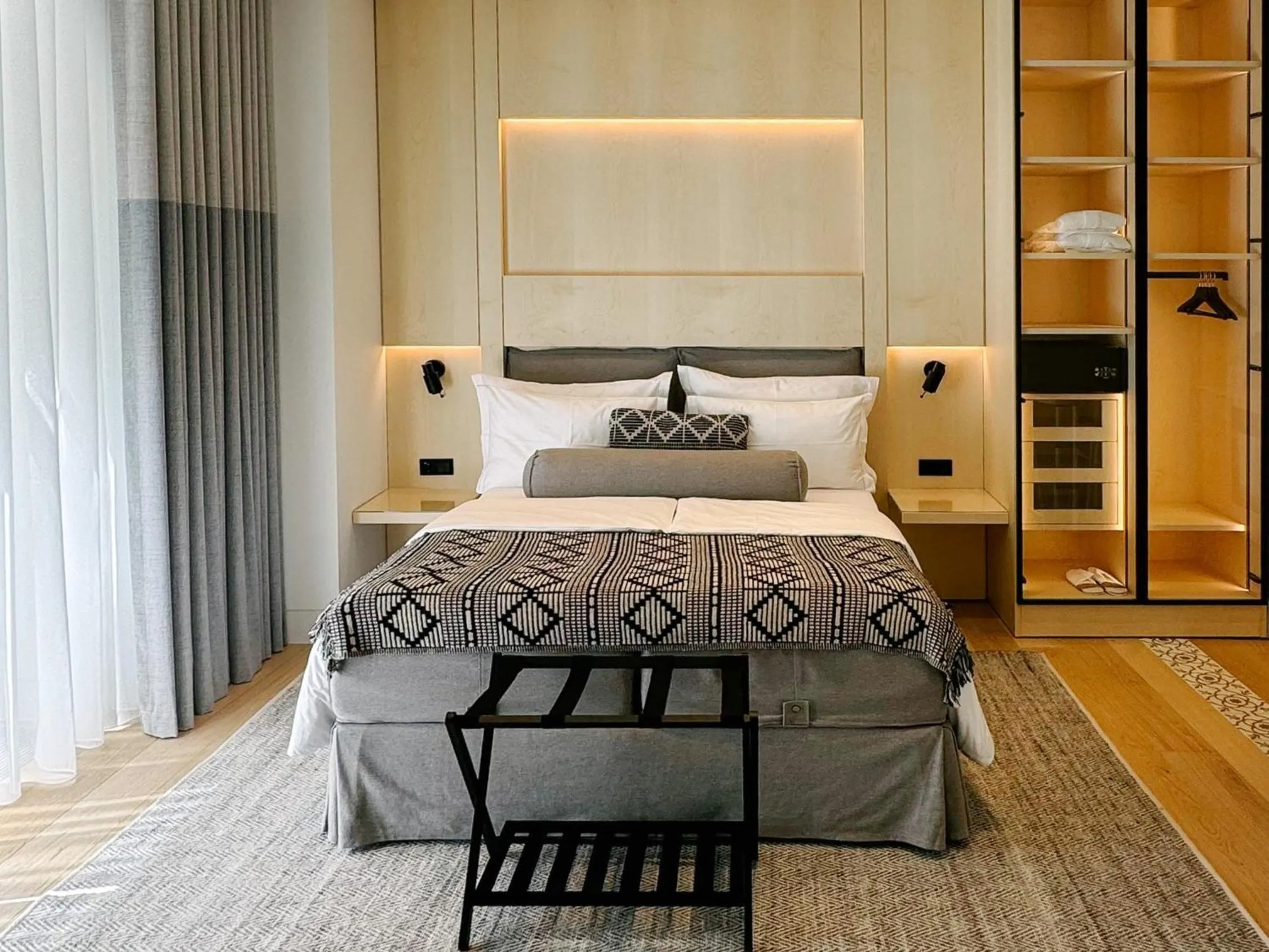 Bed in Mr(s)STiL Design Apartments