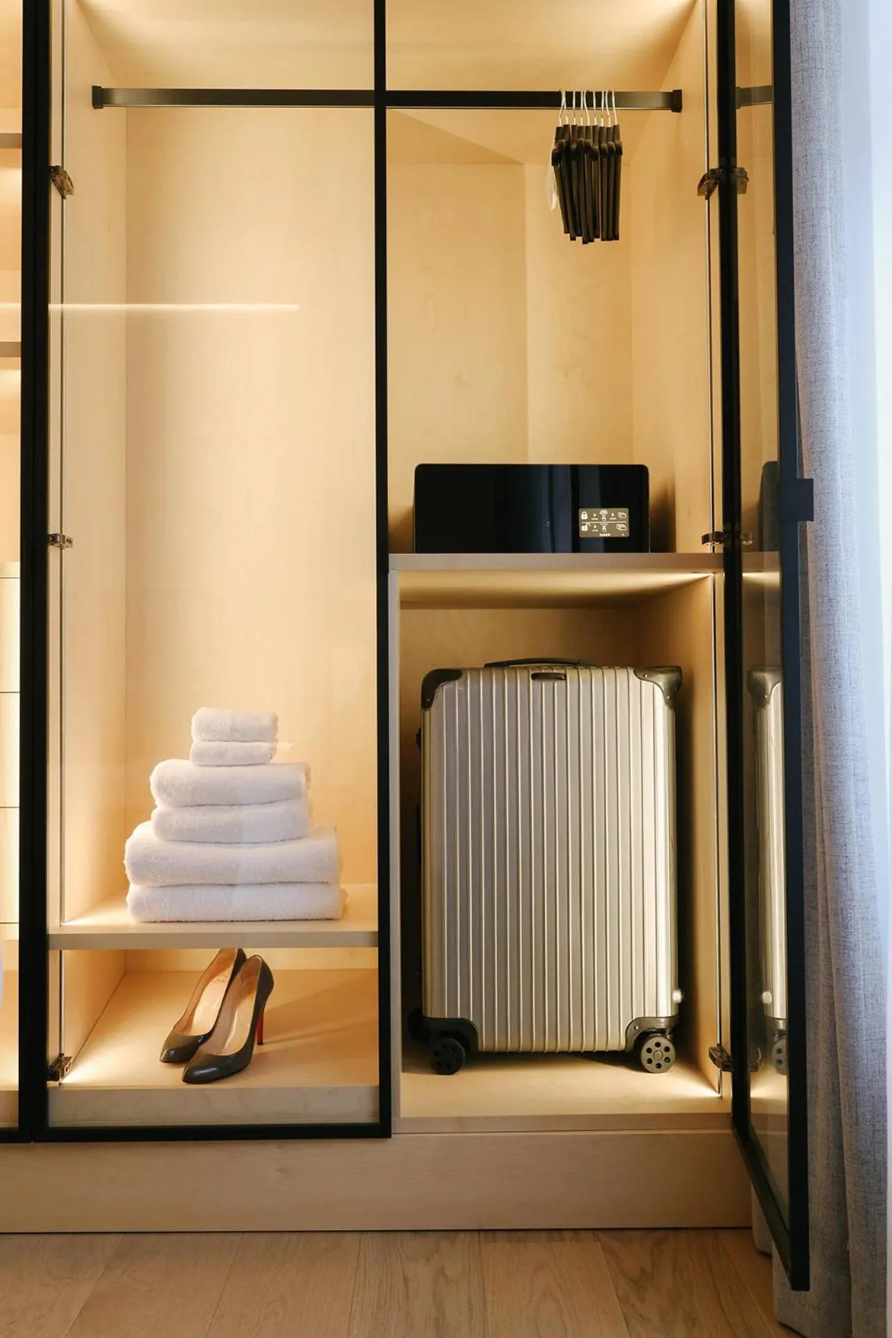 wardrobe in Mr(s)STiL Design Apartments