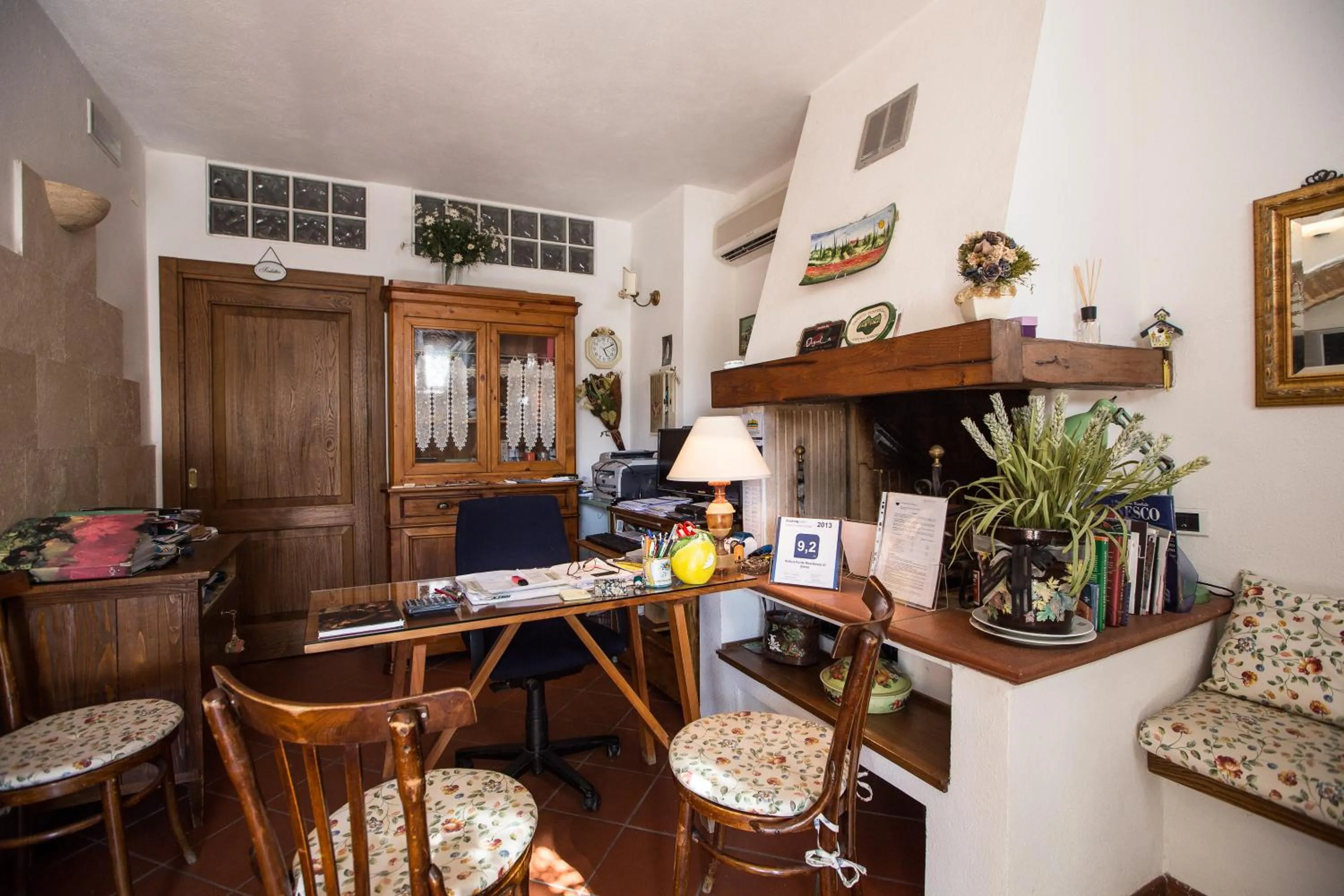 Lobby or reception in Antica Fonte Residenza di Siena