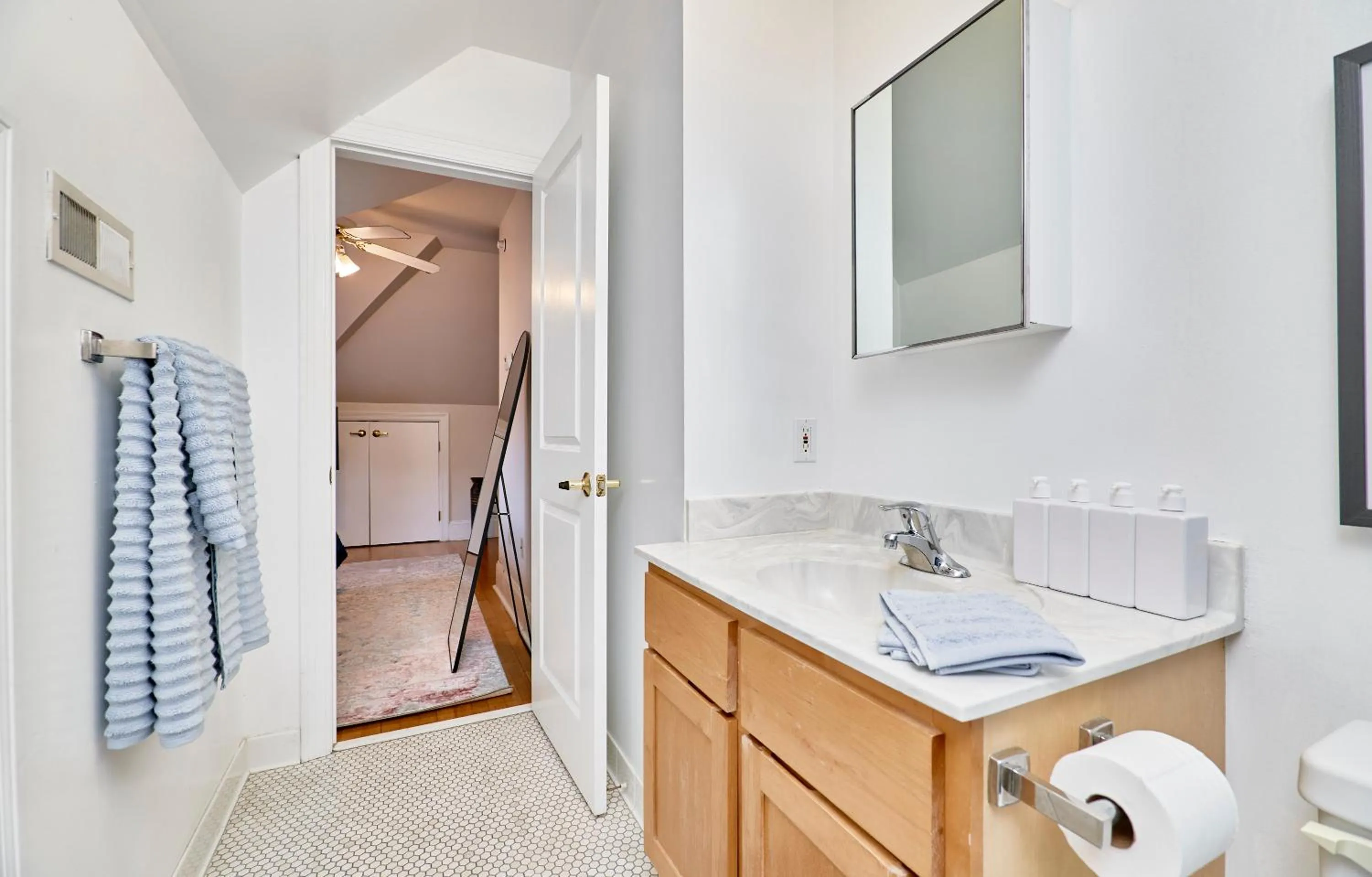 Bathroom in WhiteHouse at Grand Central