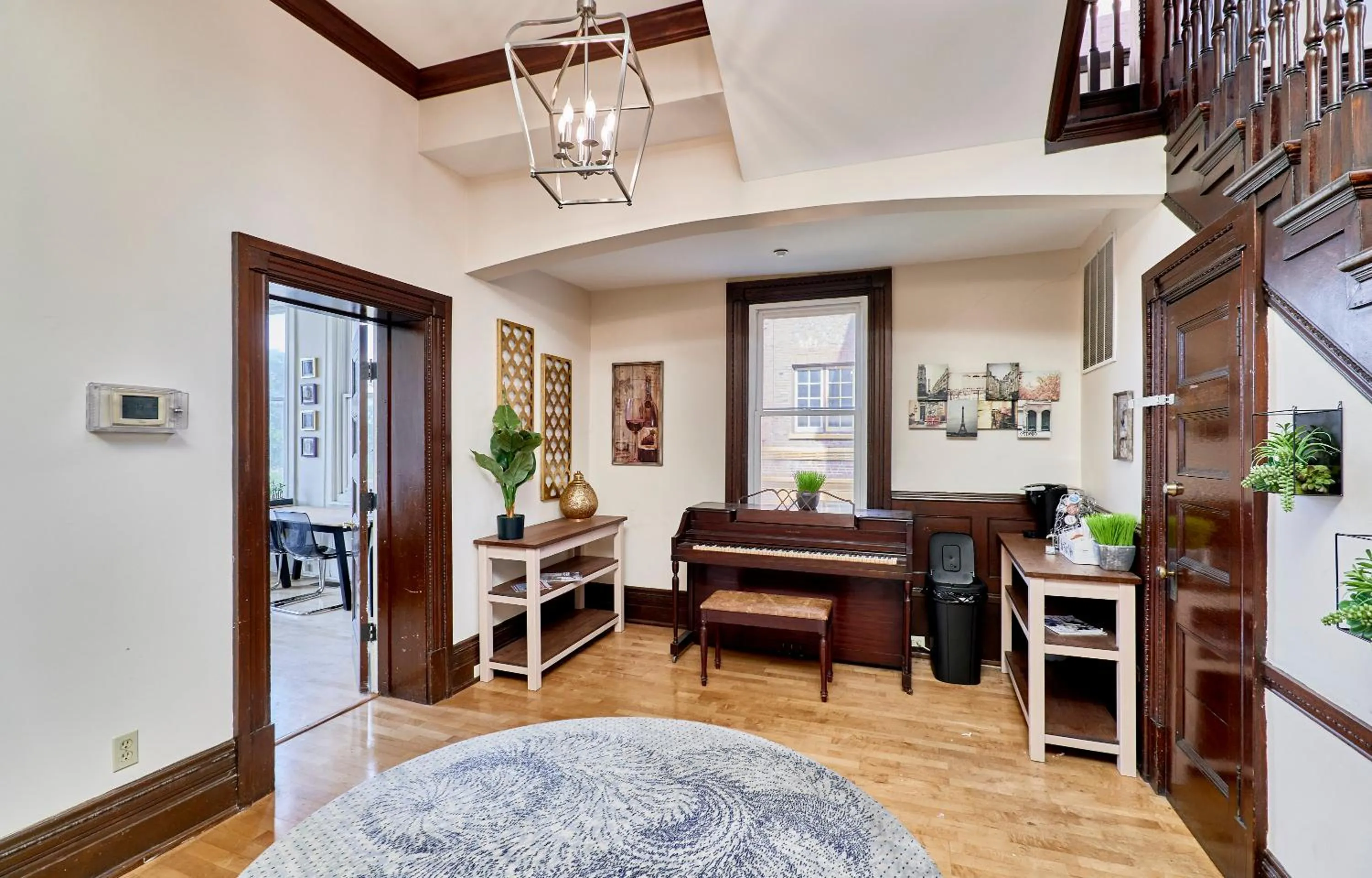 Facade/entrance, Bed in WhiteHouse at Grand Central