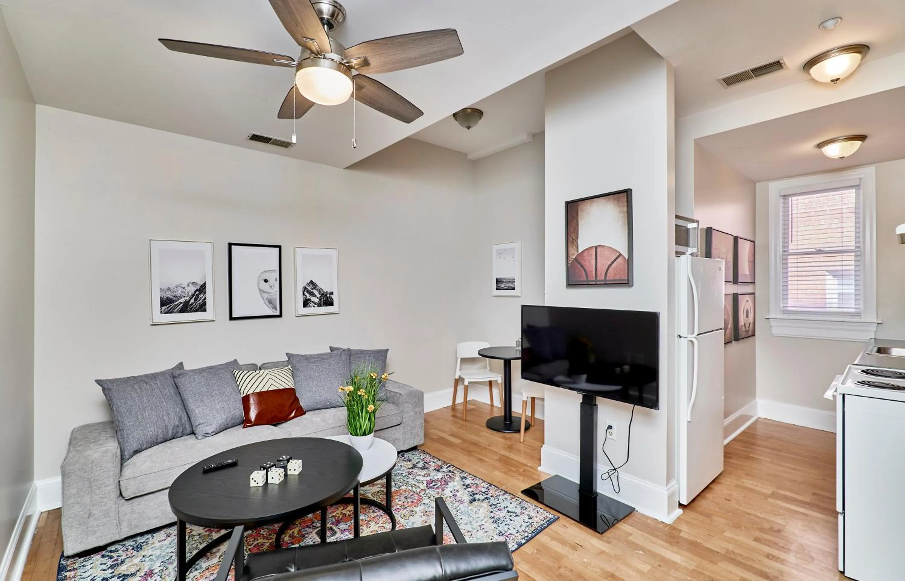 TV and multimedia in WhiteHouse at Grand Central