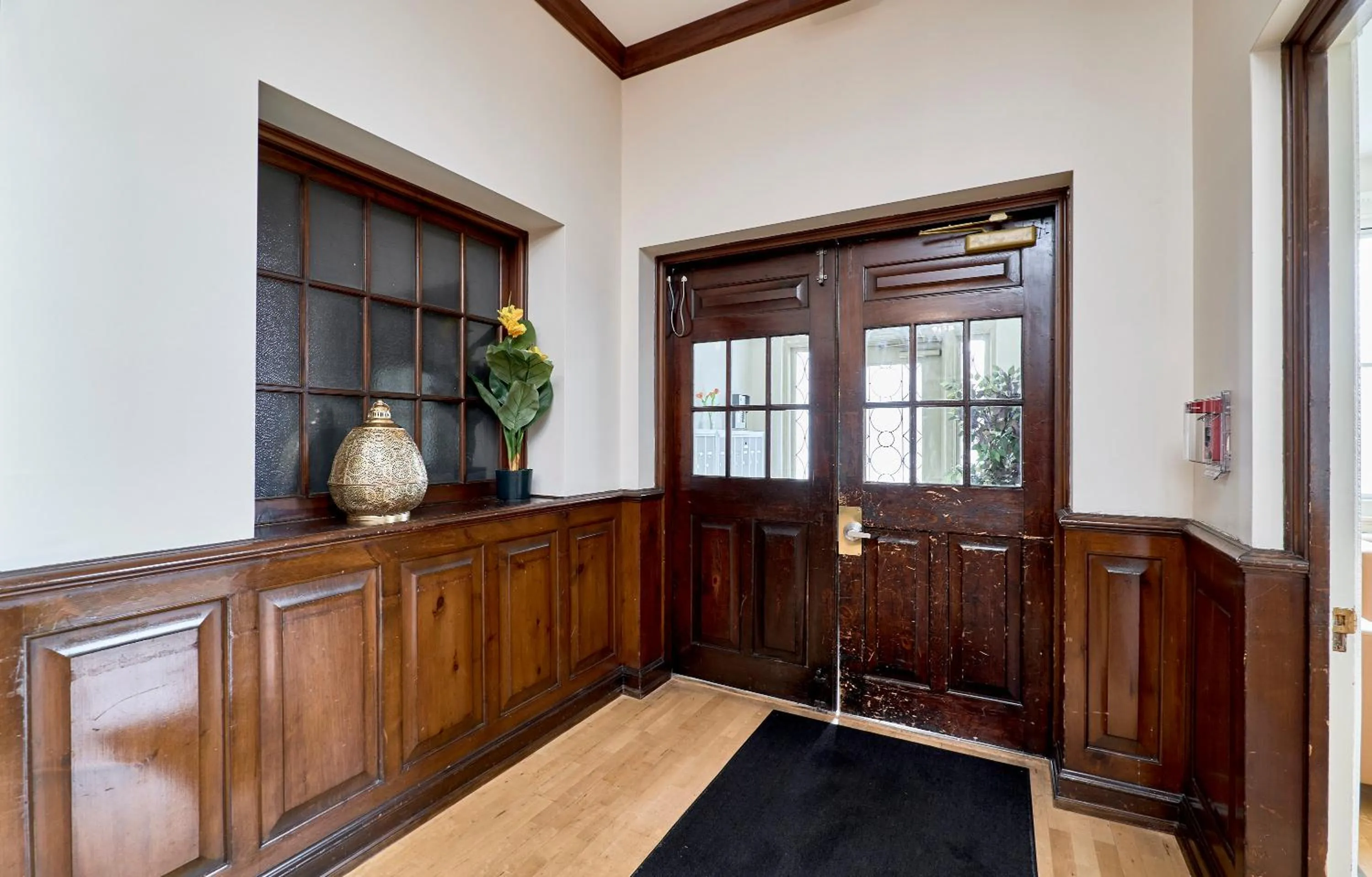 Facade/entrance in WhiteHouse at Grand Central