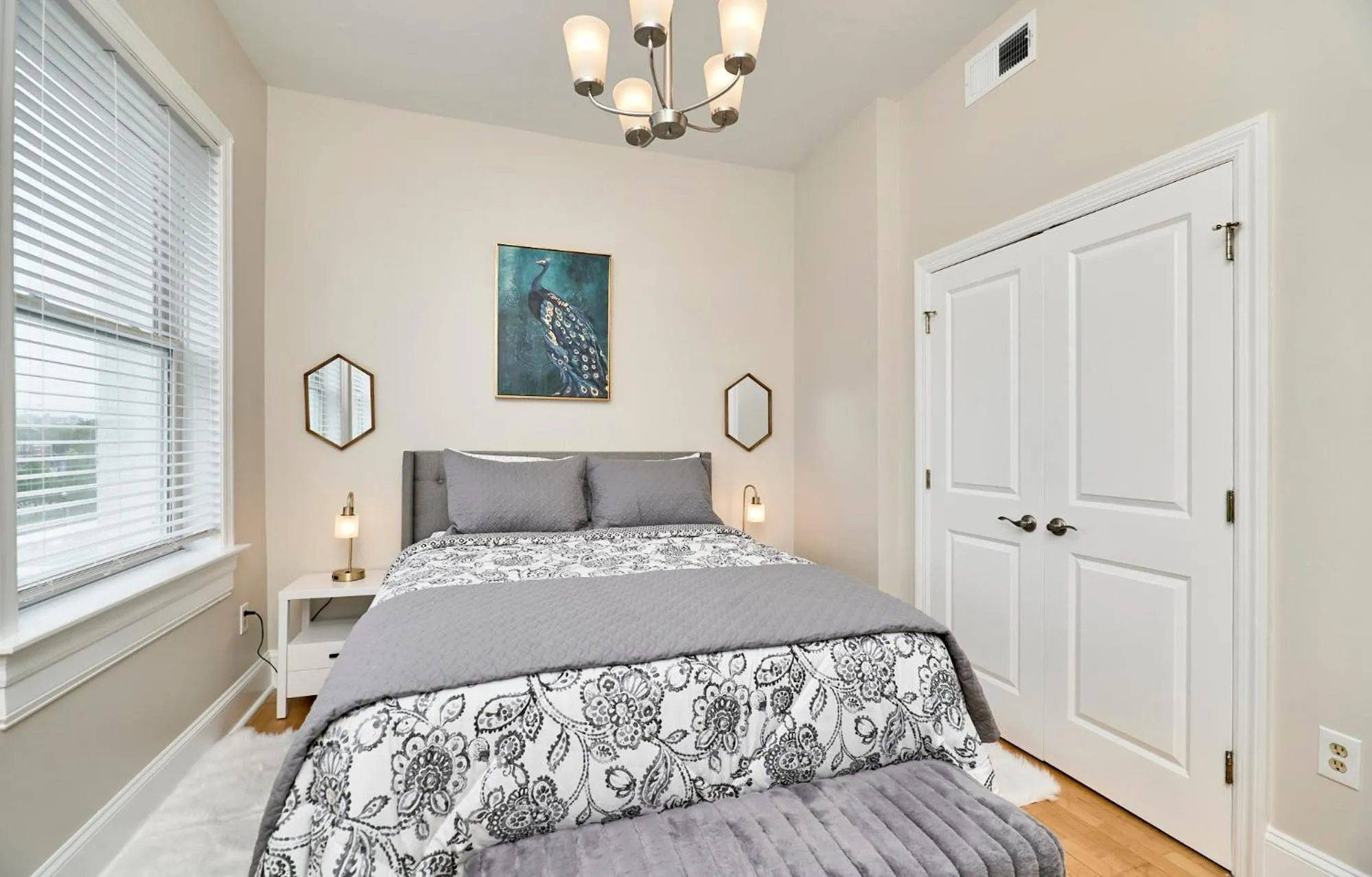 Bed in WhiteHouse at Grand Central