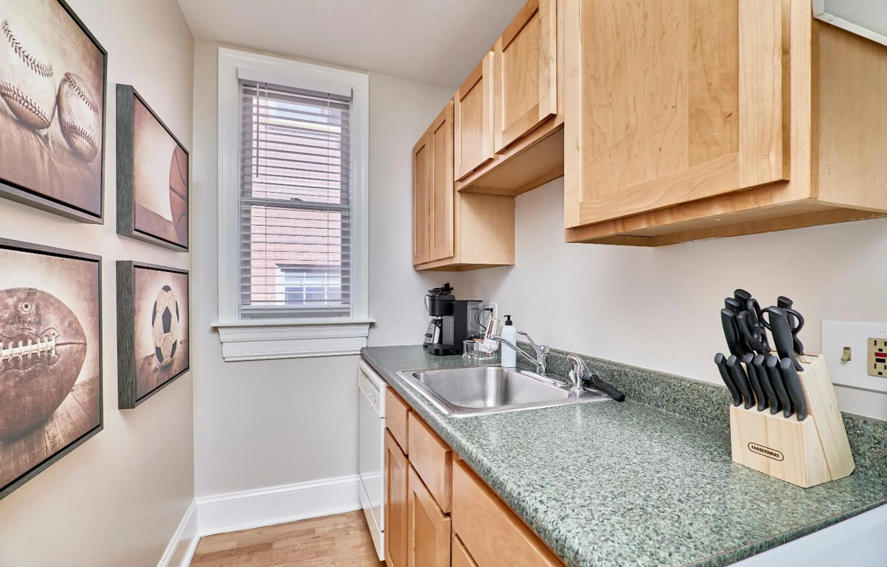 Kitchen or kitchenette in WhiteHouse at Grand Central