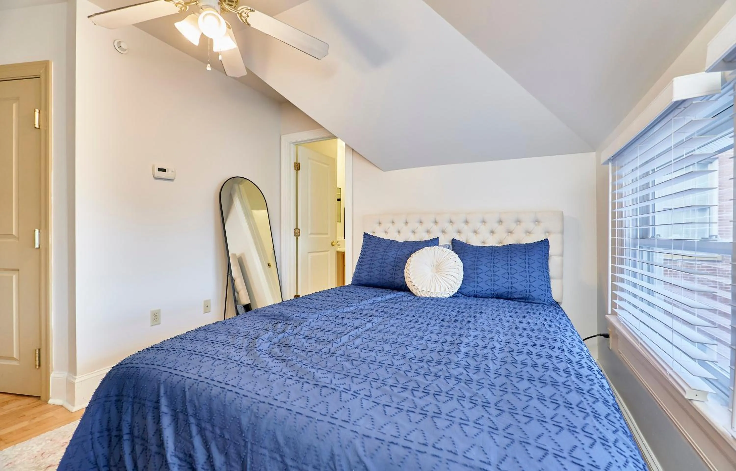 Bed in WhiteHouse at Grand Central